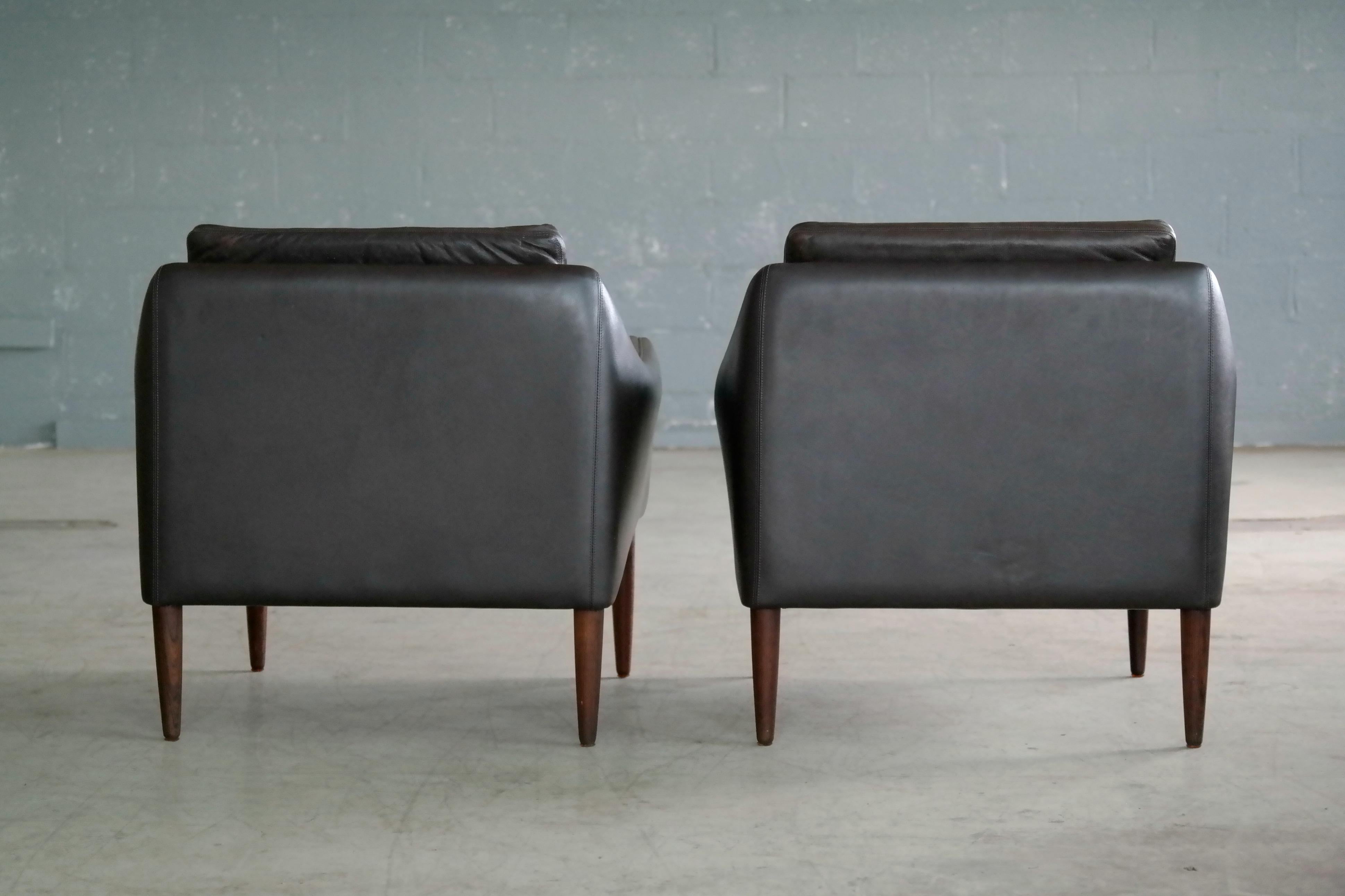 Hans Olsen Pair of Danish Lounge Chairs in Brown Leather and Rosewood Legs  6