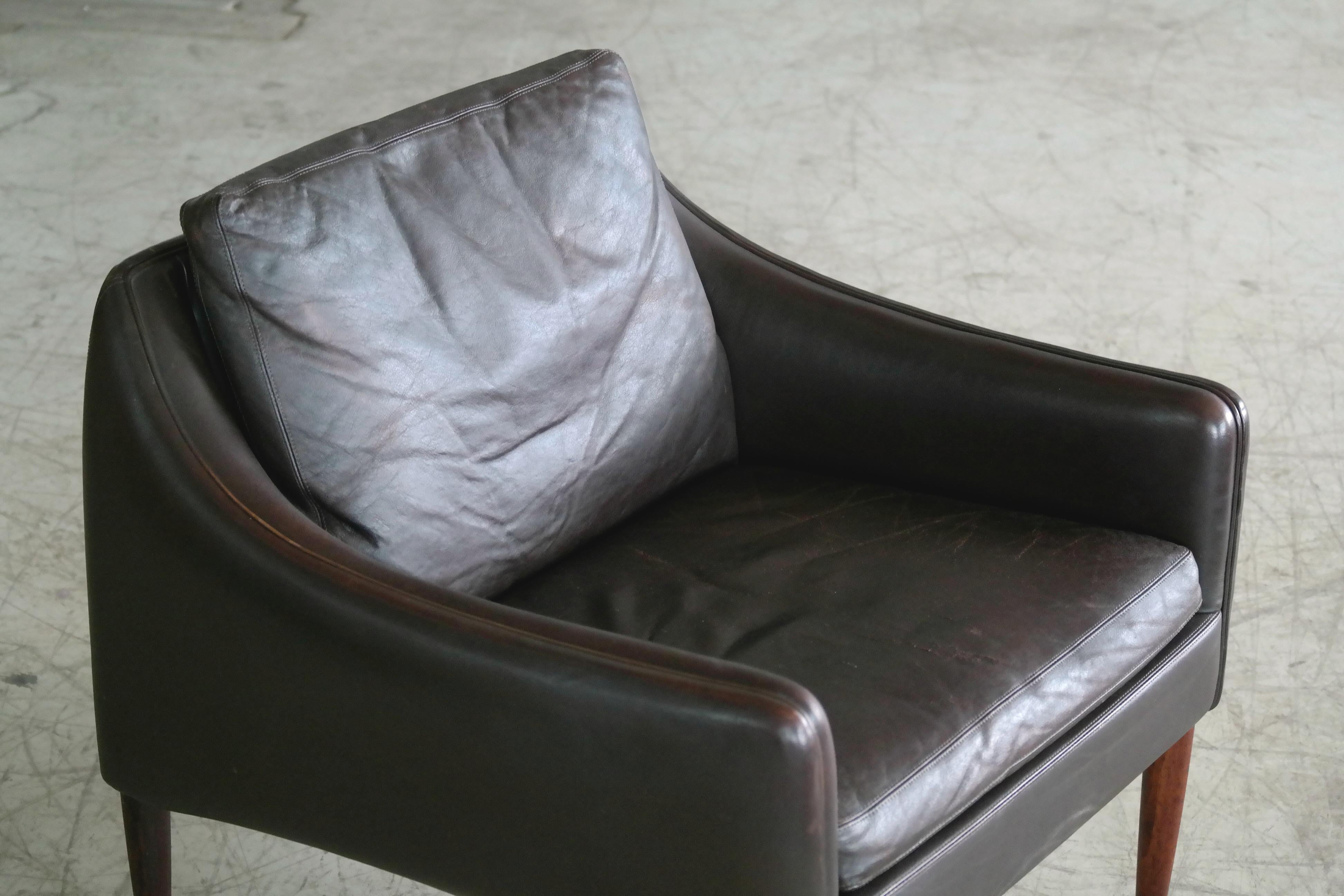 Mid-Century Modern Hans Olsen Pair of Danish Lounge Chairs in Brown Leather and Rosewood Legs 