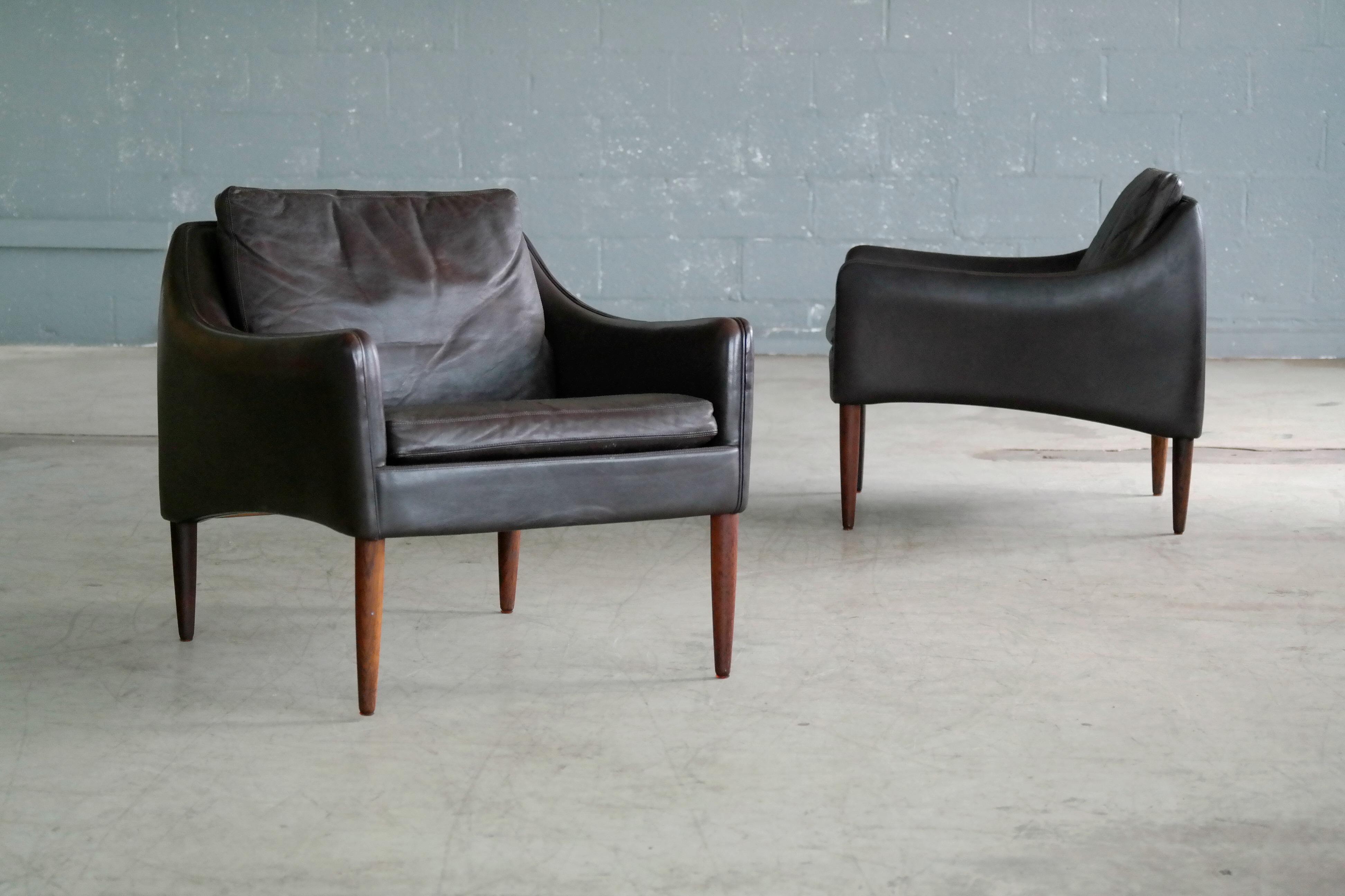 Mid-20th Century Hans Olsen Pair of Danish Lounge Chairs in Brown Leather and Rosewood Legs 