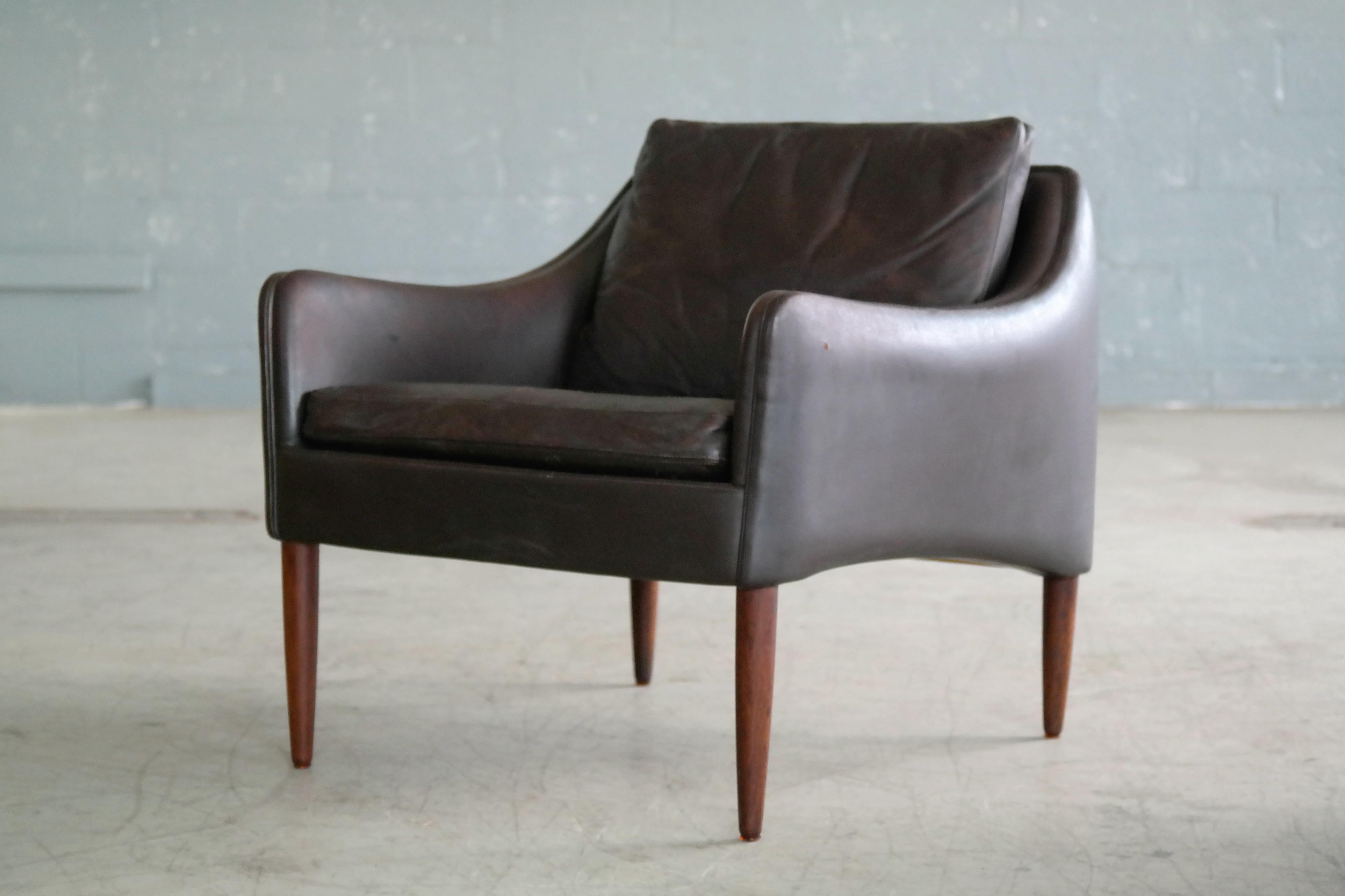 Hans Olsen Pair of Danish Lounge Chairs in Brown Leather and Rosewood Legs  2