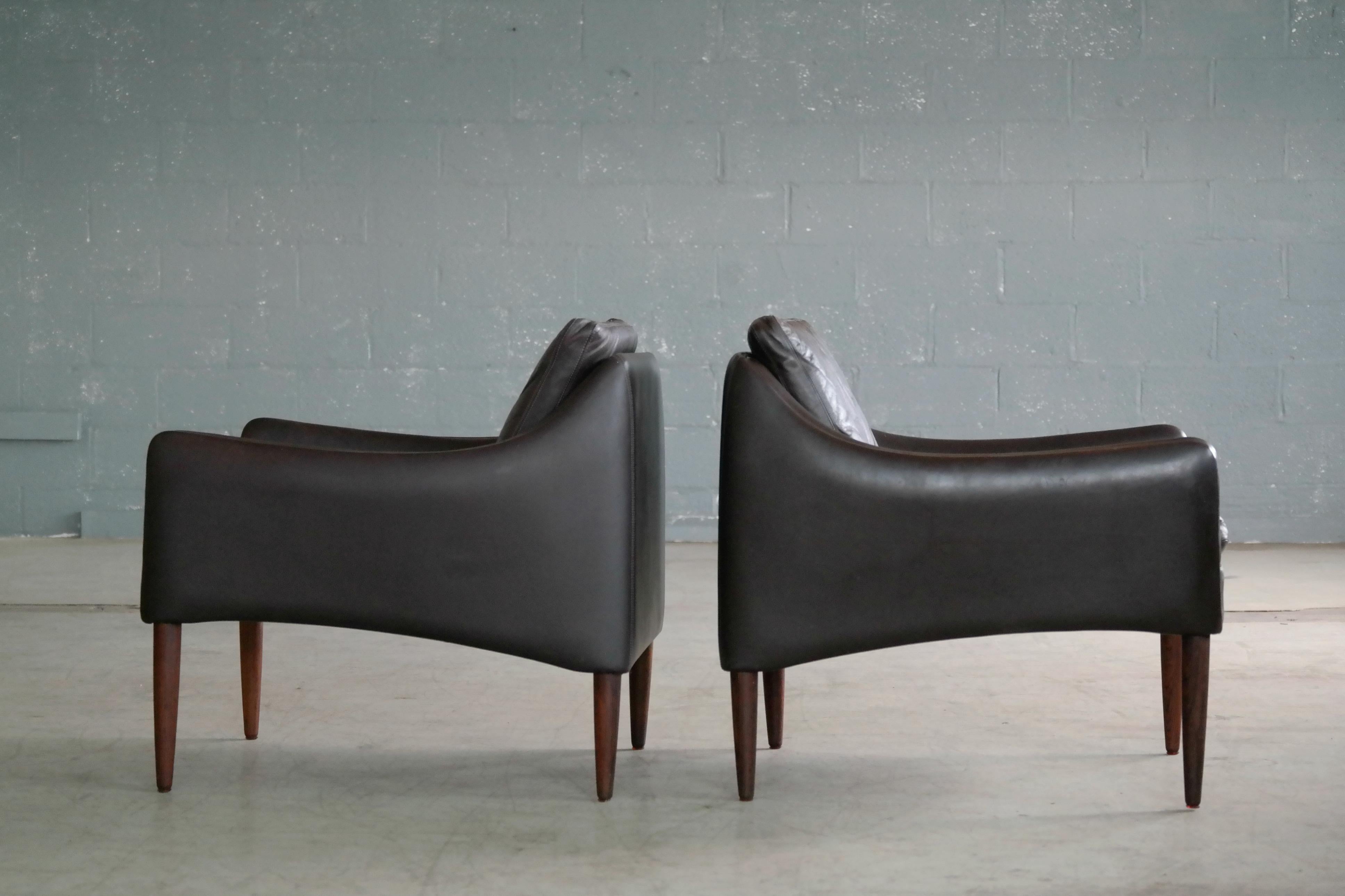 Hans Olsen Pair of Danish Lounge Chairs in Brown Leather and Rosewood Legs  3