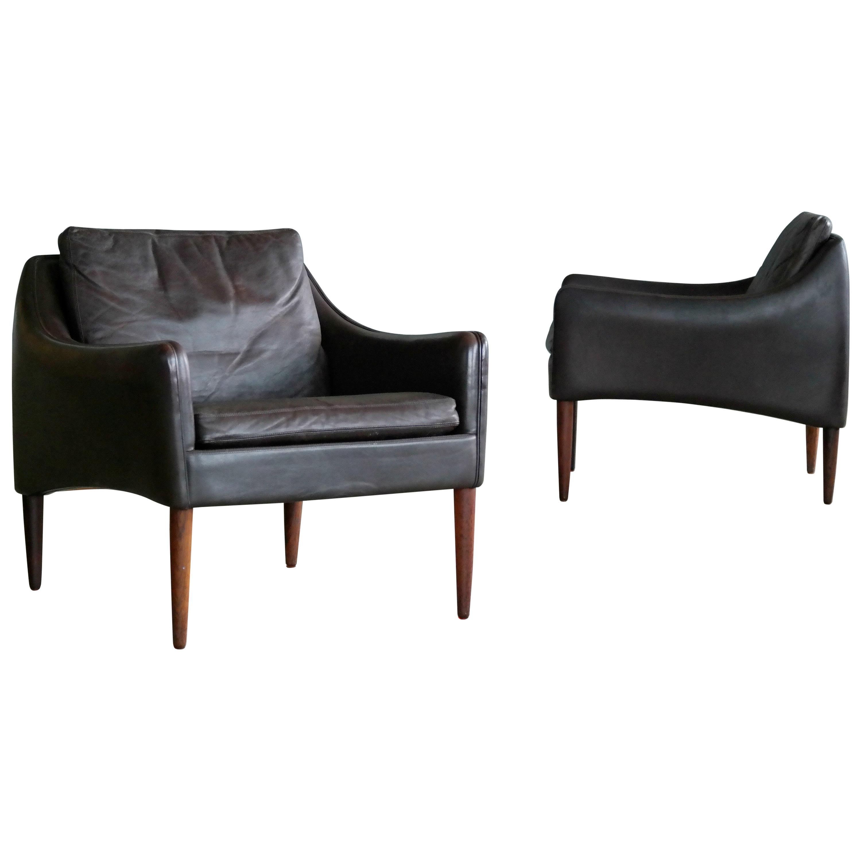 Hans Olsen Pair of Danish Lounge Chairs in Brown Leather and Rosewood Legs 