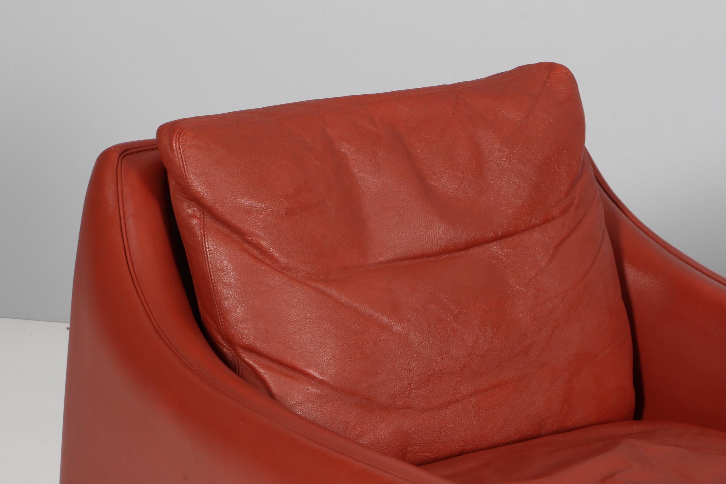 Milieu du XXe siècle Hans Olsen Paire de  chaises longues, cuir cognac en vente