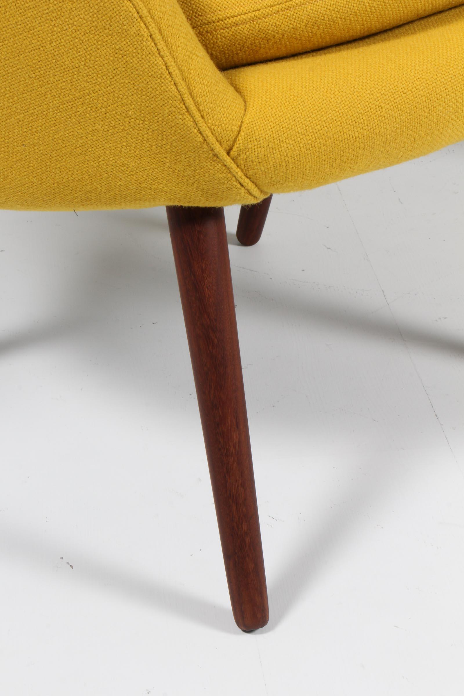 Scandinavian Modern Hans Olsen, Pair of Lounge Chairs, Yellow Hallingdal from Kvadrat. Model 187 For Sale