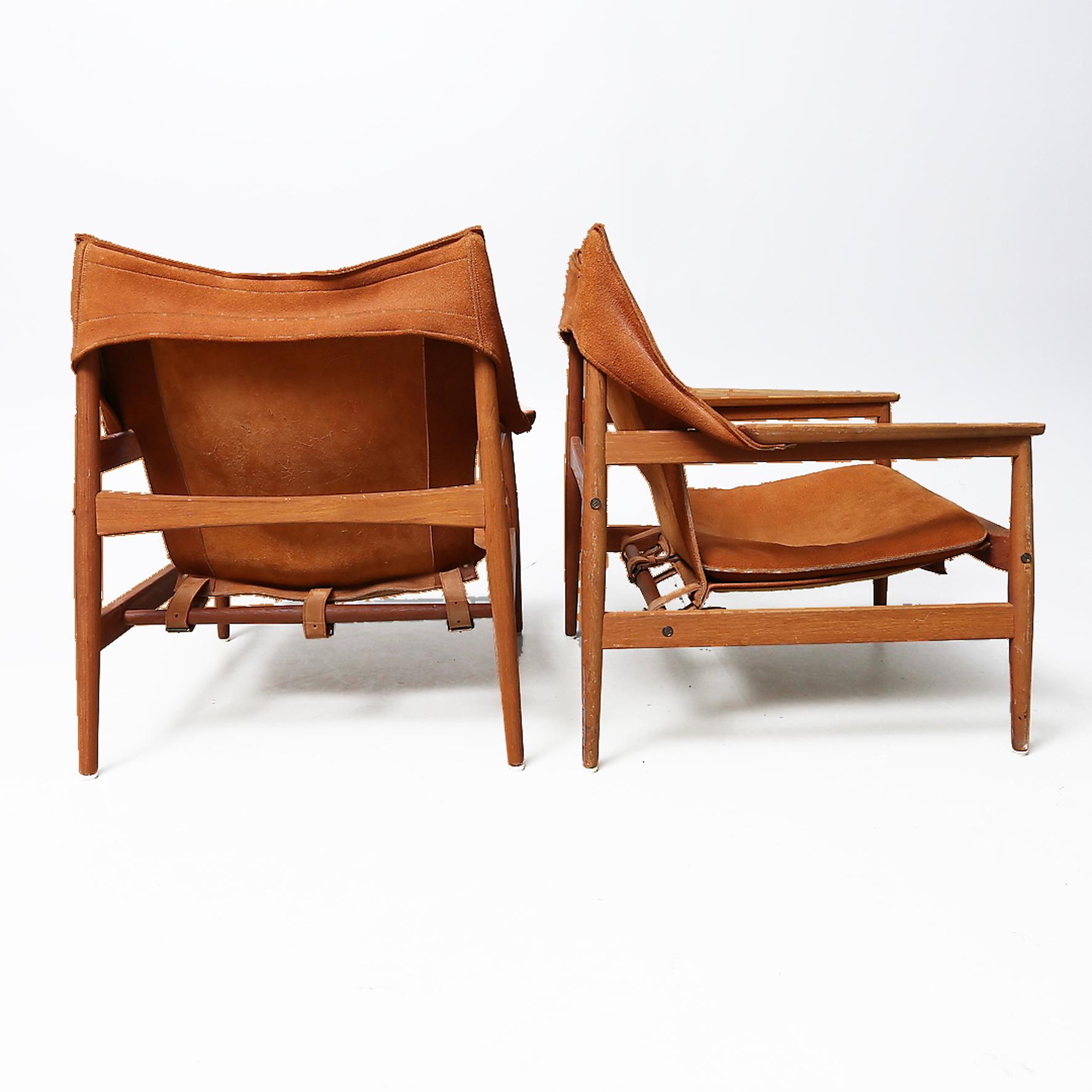 A rare and beautiful pair of sling armchairs.
The frame made of teak, the seat and back rest covered with brown suede.
Stamped 