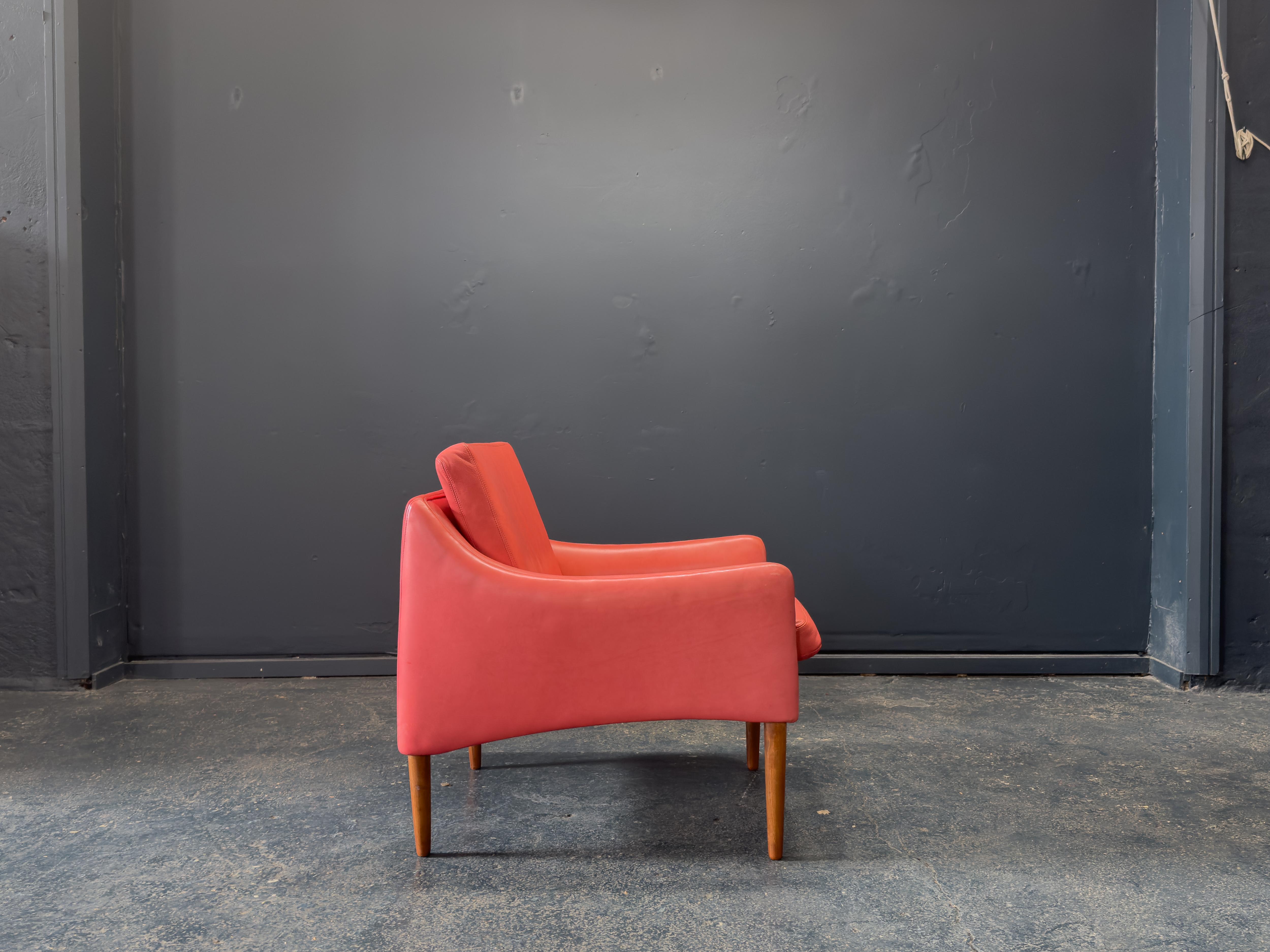 Danois Hans Olsen Fauteuil en cuir rouge en vente