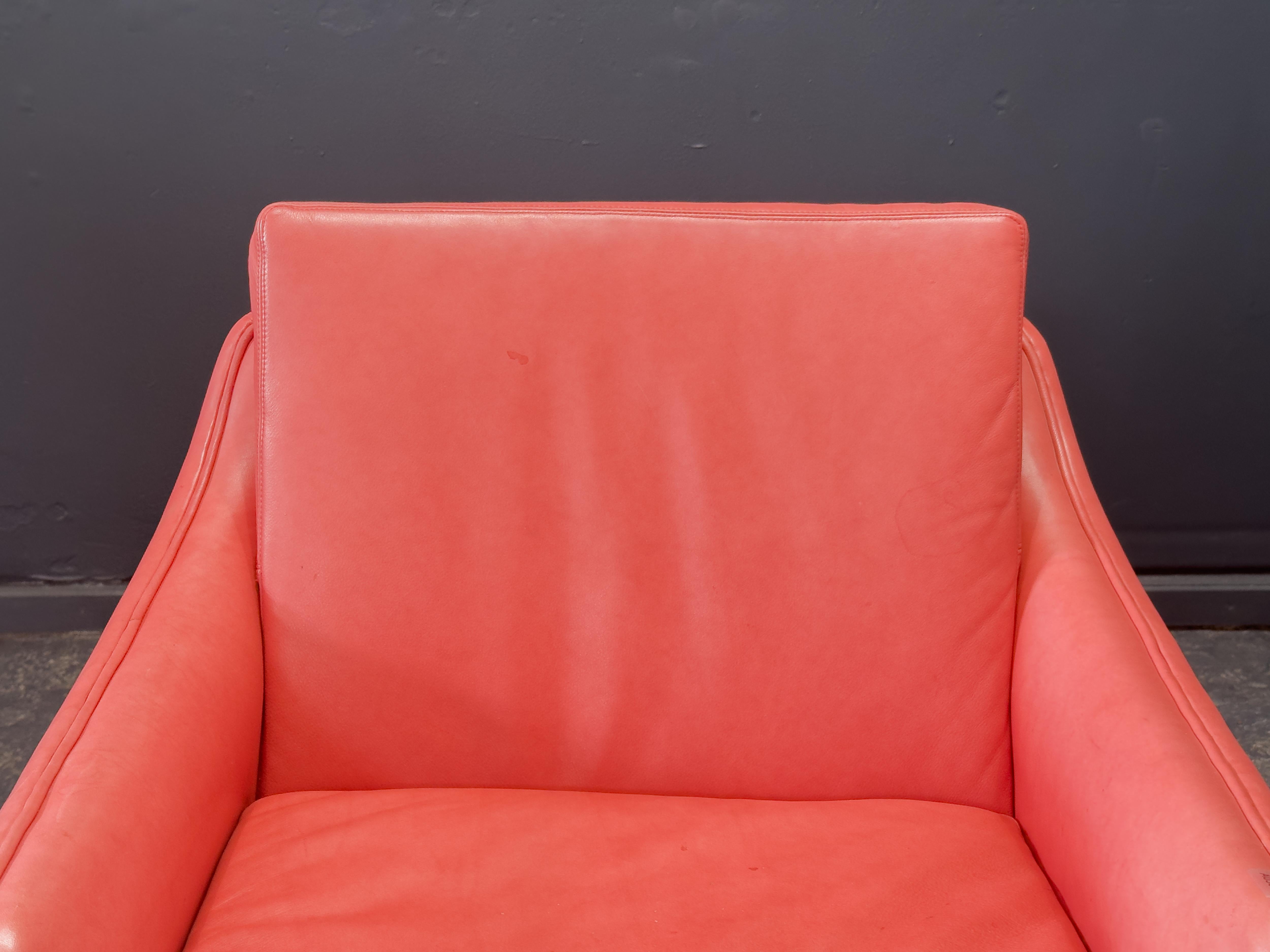 Cuir Hans Olsen Fauteuil en cuir rouge en vente