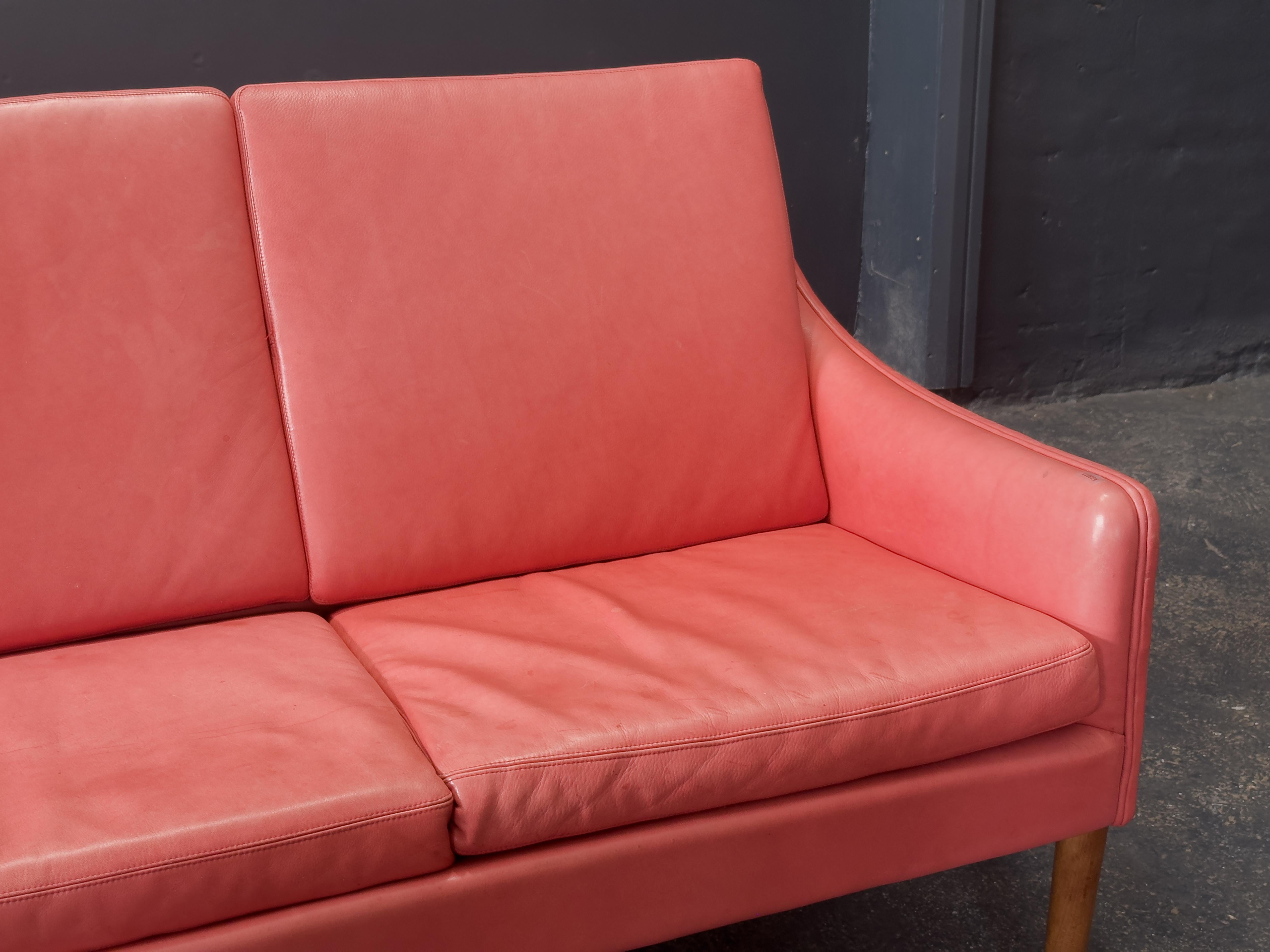 Cuir Canapé en cuir rouge Hans Olsen en vente
