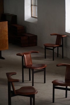 Hans Olsen, Juego de 4 sillas de comedor Frederik VII, roble y cuero, mediados del siglo XX