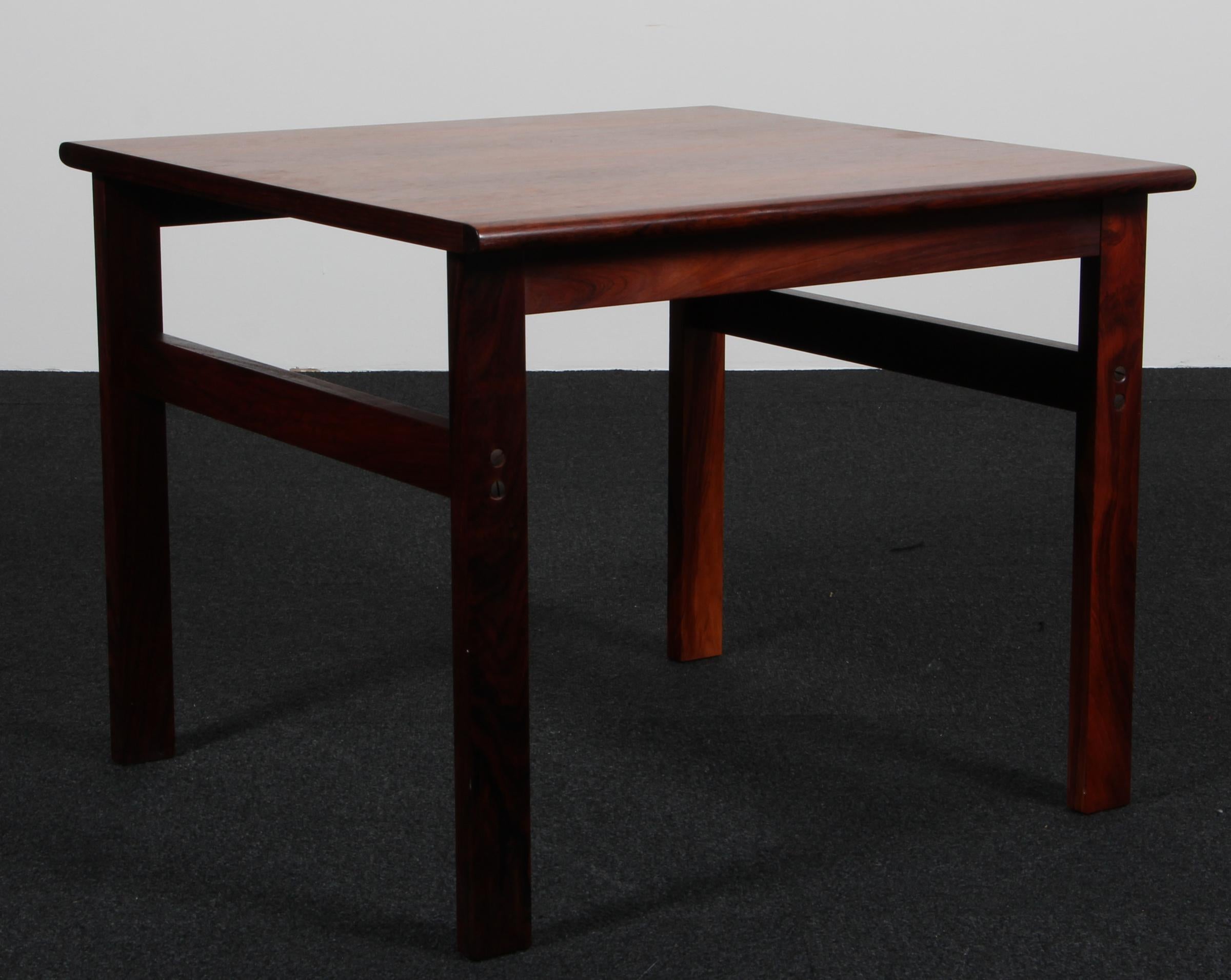 Table Hans Olsenside en bois de rose.