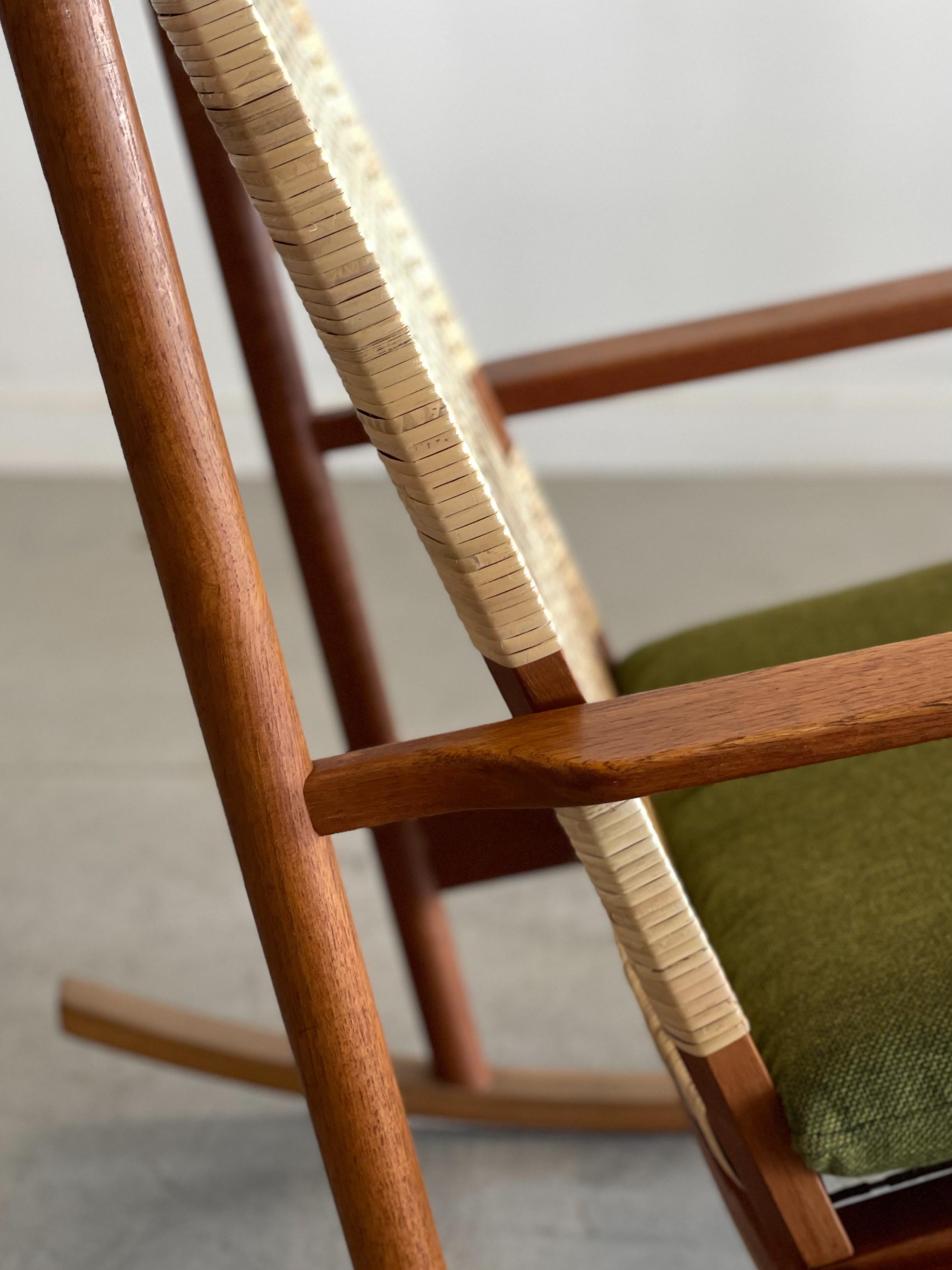 Woodwork Hans Olsen Teak and Oak Model 532A Rocking Chair