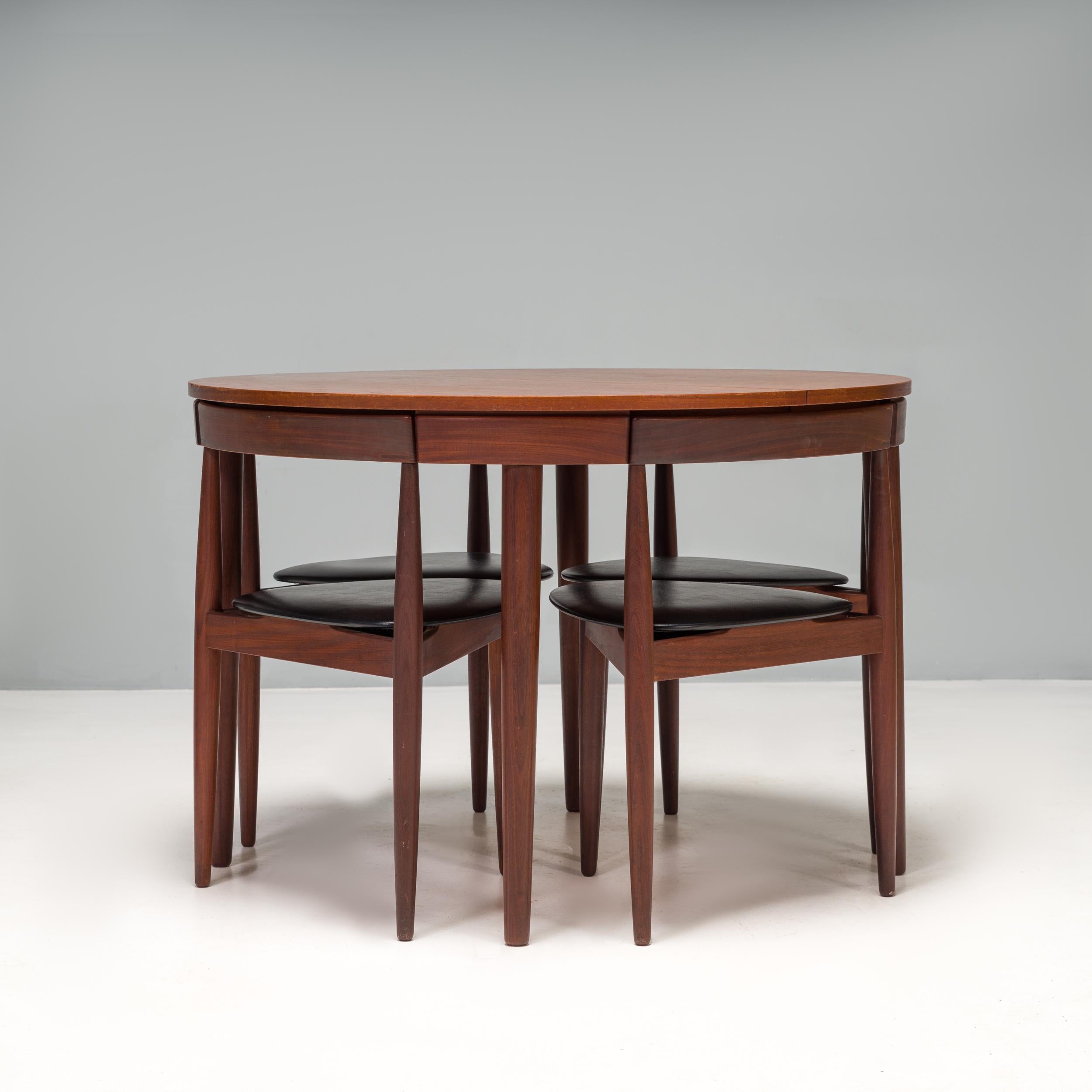 Dieser von Hans Olsen entworfene Esstisch mit Stühlen aus den 1960er Jahren ist ein fantastisches Beispiel für dänisches Design aus der Mitte des Jahrhunderts.

Das Set besteht aus einem runden Tisch und 6 passenden Stühlen und ist aus Teakholz
