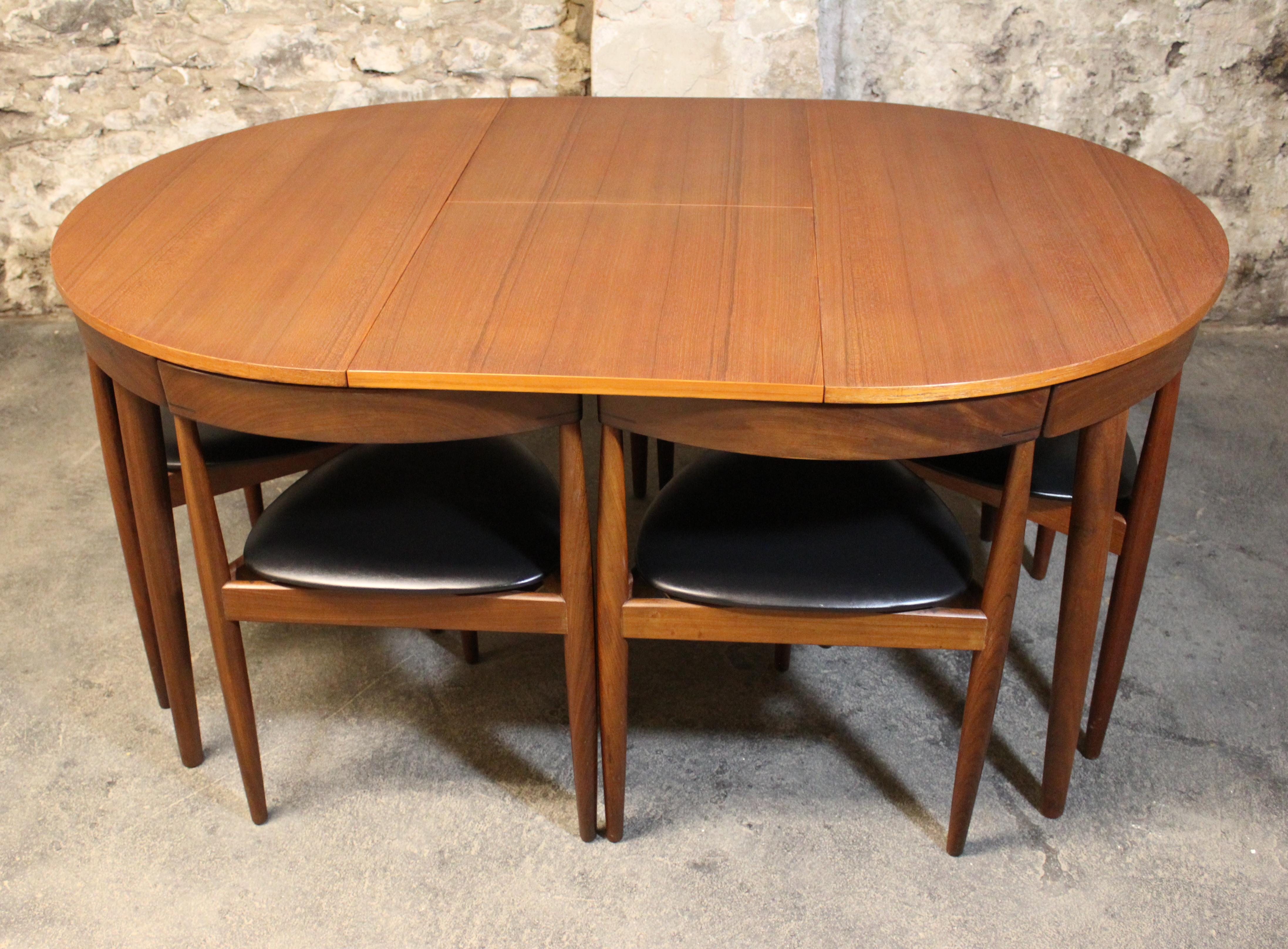 This teak Roundette model dining set, consisting of one extendable dining table and six chairs was designed by Hans Olsen, and manufactured by Frem Rojle. Made from teak, the table can be extended with a built in butterfly leaf. The striking