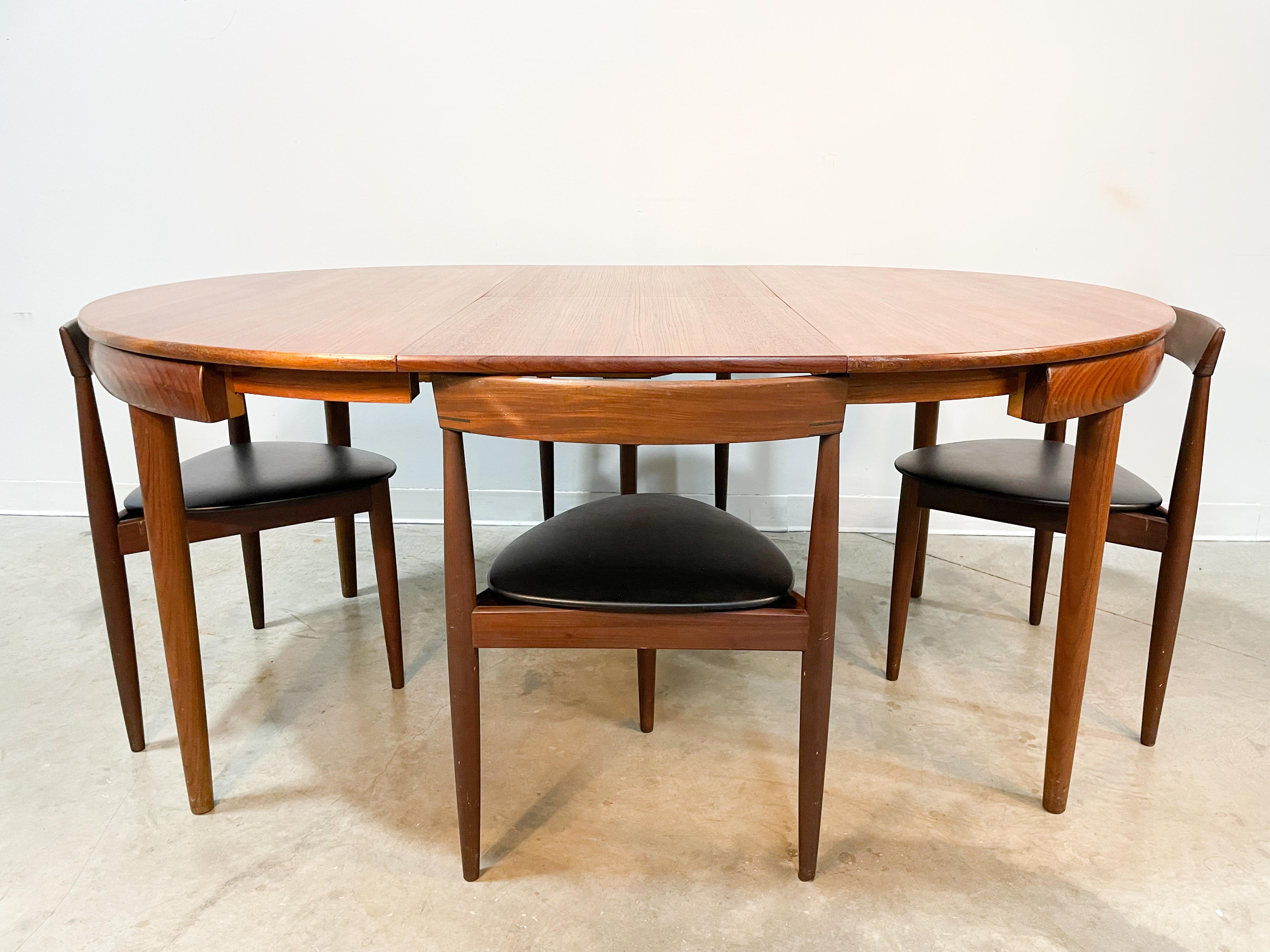 Hans Olsen Teak Roundette Table and 6 Chairs by Frem Rojle In Good Condition In Kalamazoo, MI