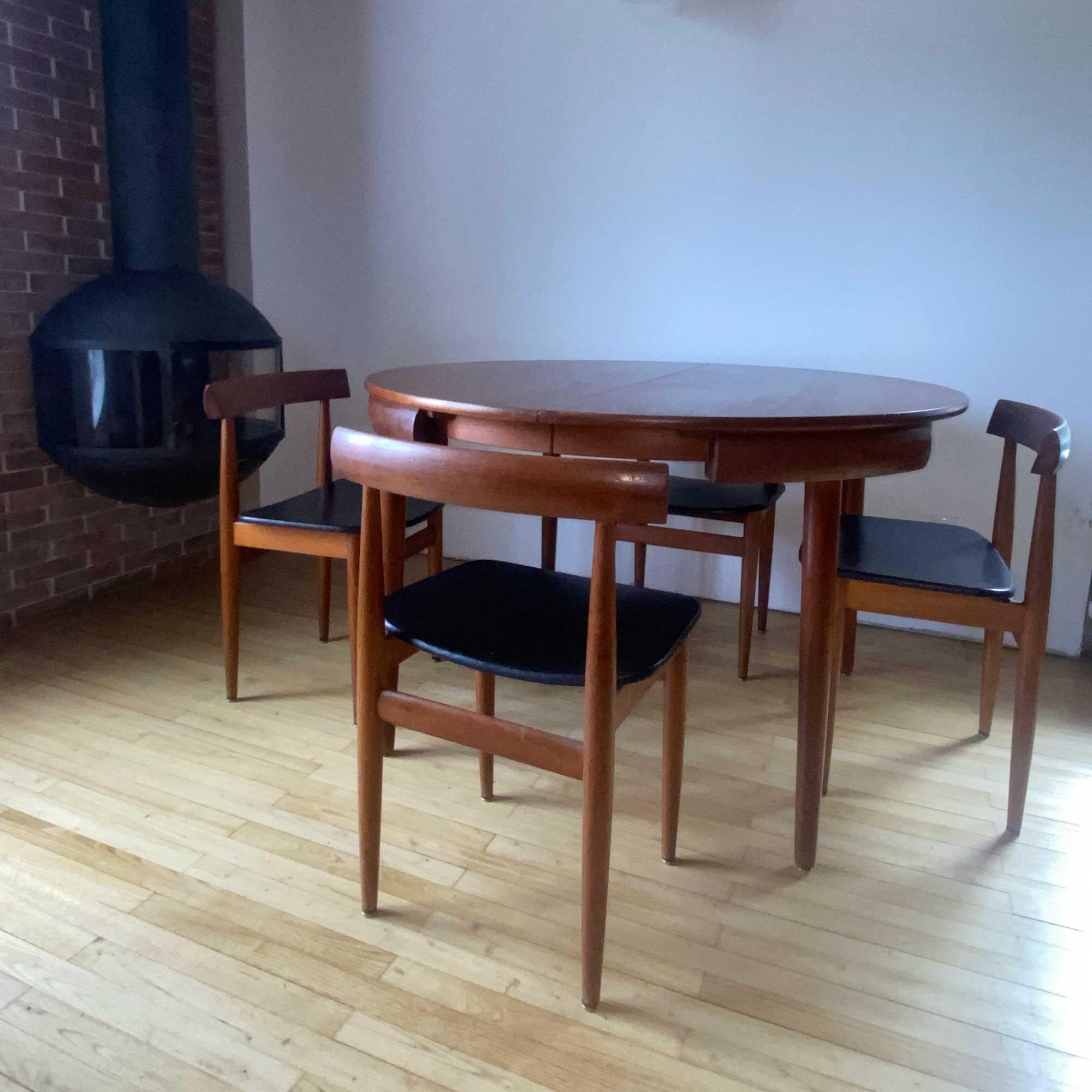 Hans Olsen teak table and chairs for Frem Rojle circa 1960 In Good Condition For Sale In Grenoble, FR