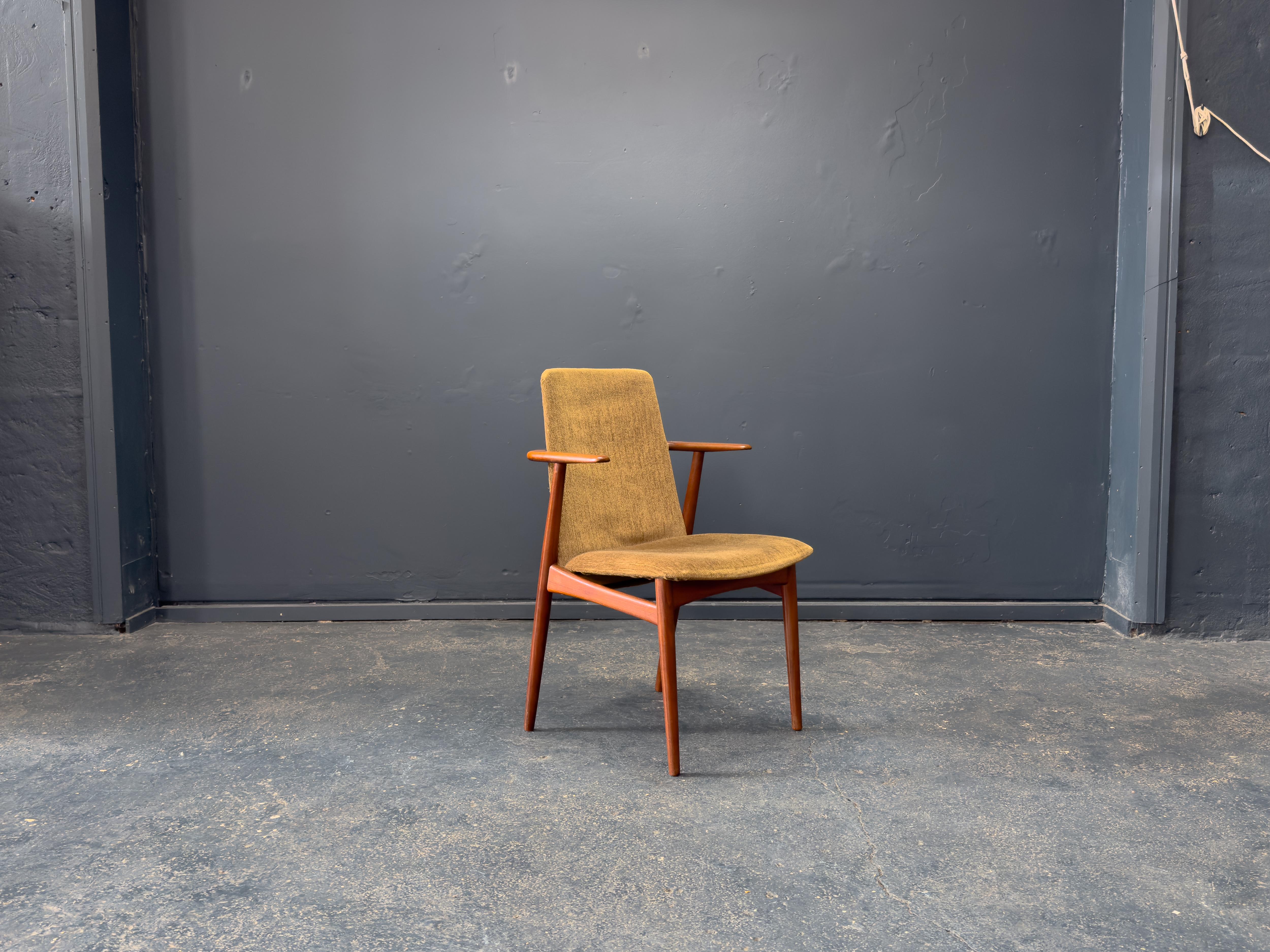 Mid-Century Modern Chaise tapissée en teck de Hans Olsen en vente