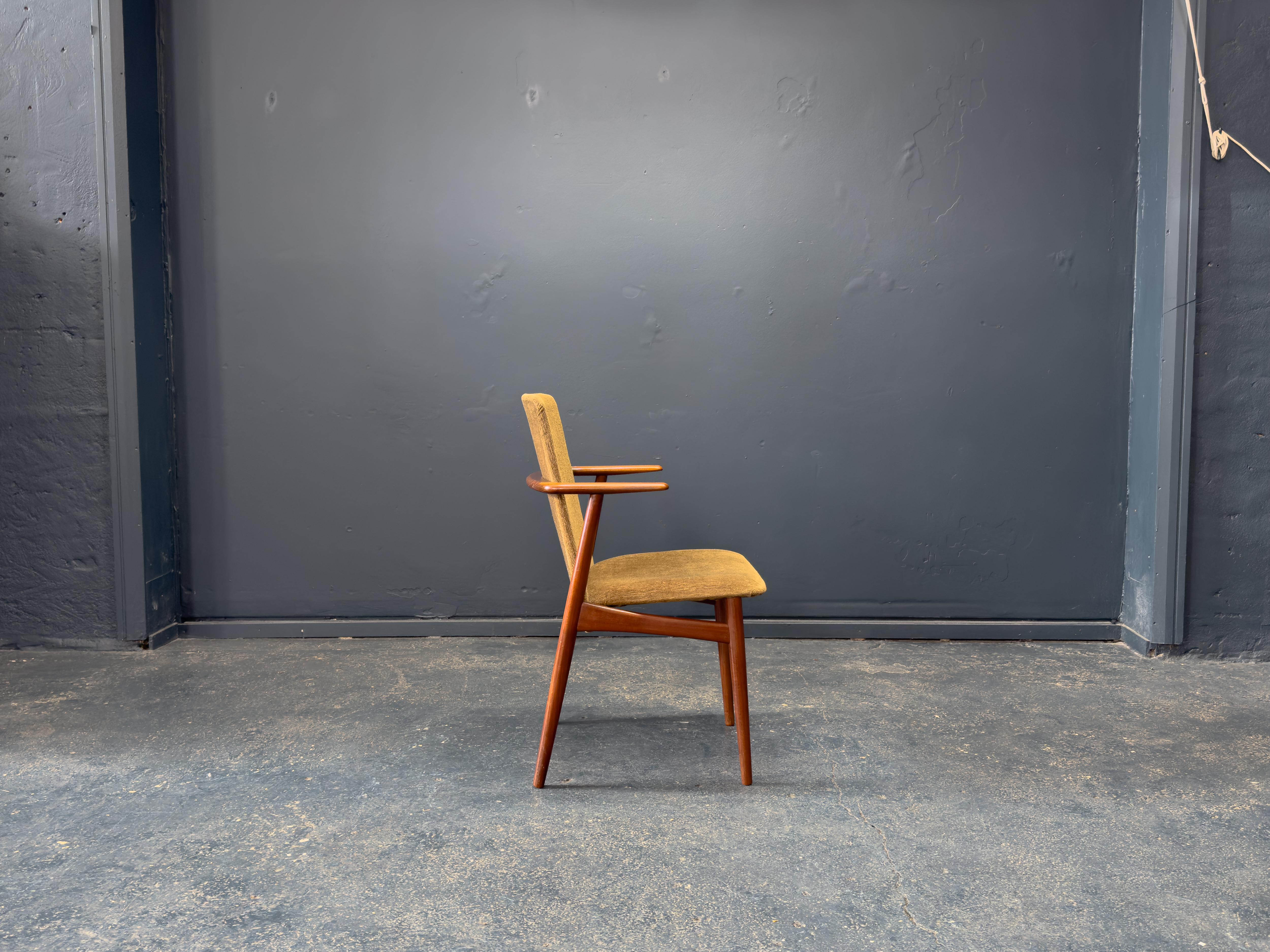Danois Chaise tapissée en teck de Hans Olsen en vente
