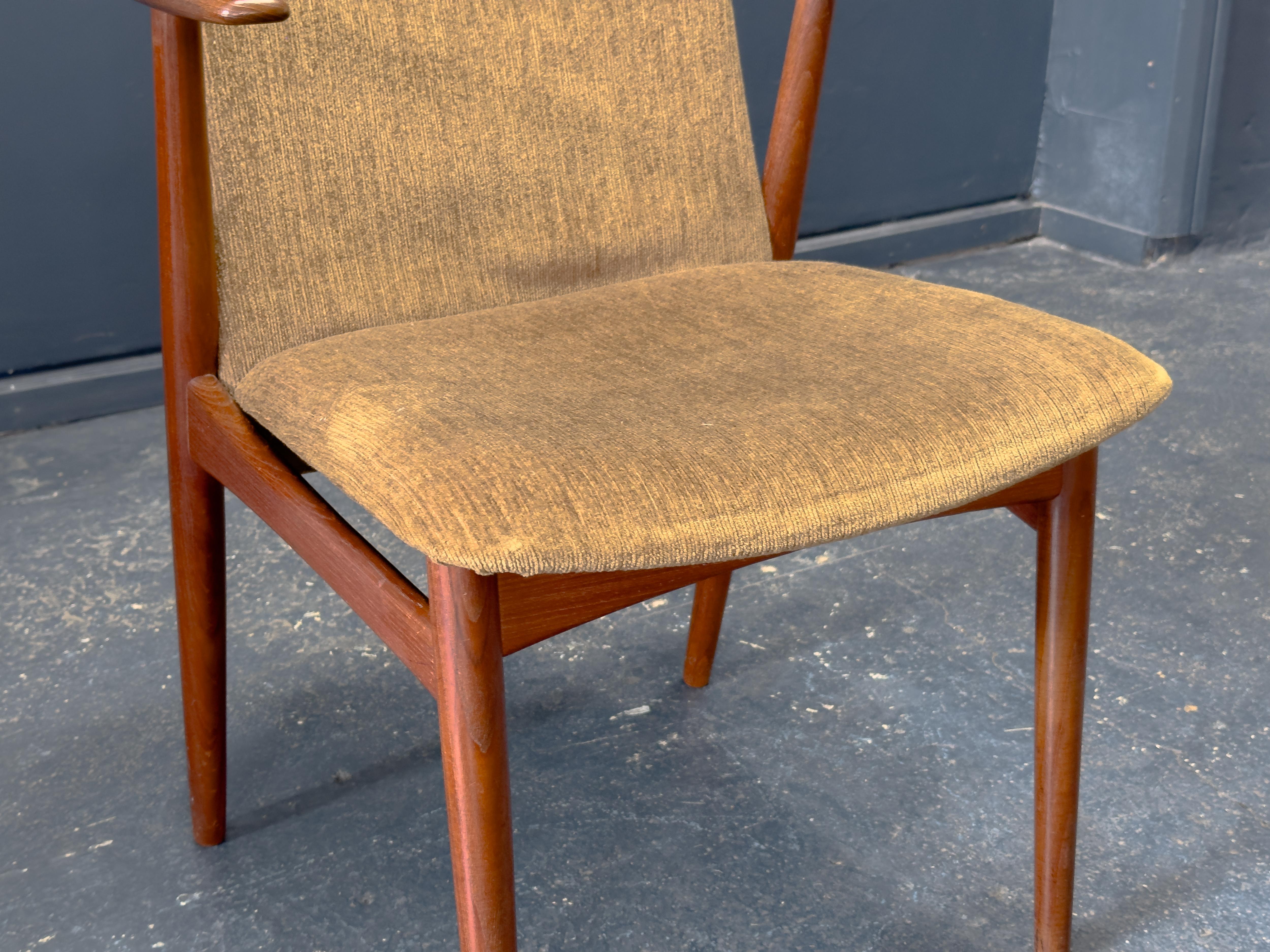 Chaise tapissée en teck de Hans Olsen en vente 1