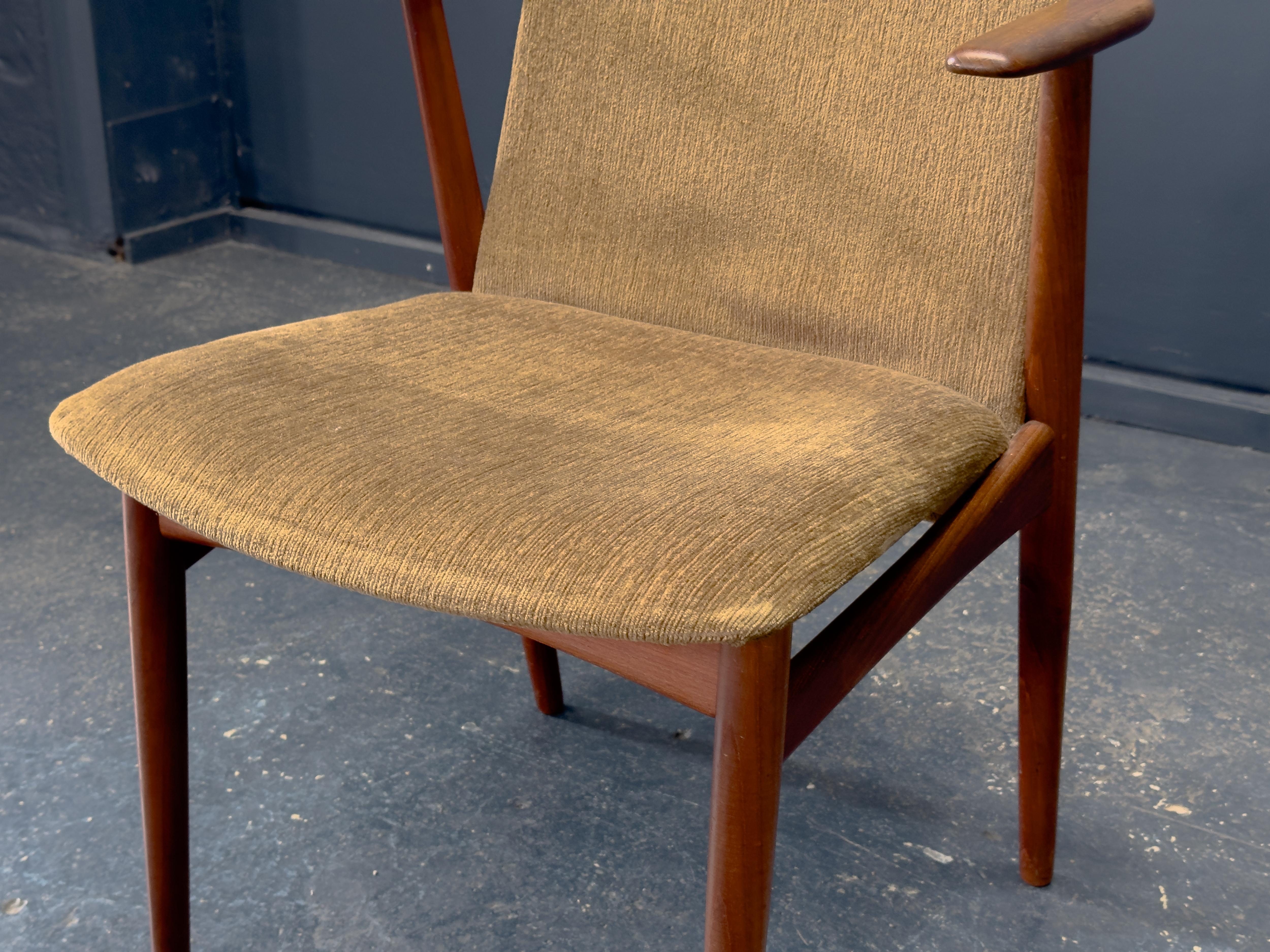 Chaise tapissée en teck de Hans Olsen en vente 2
