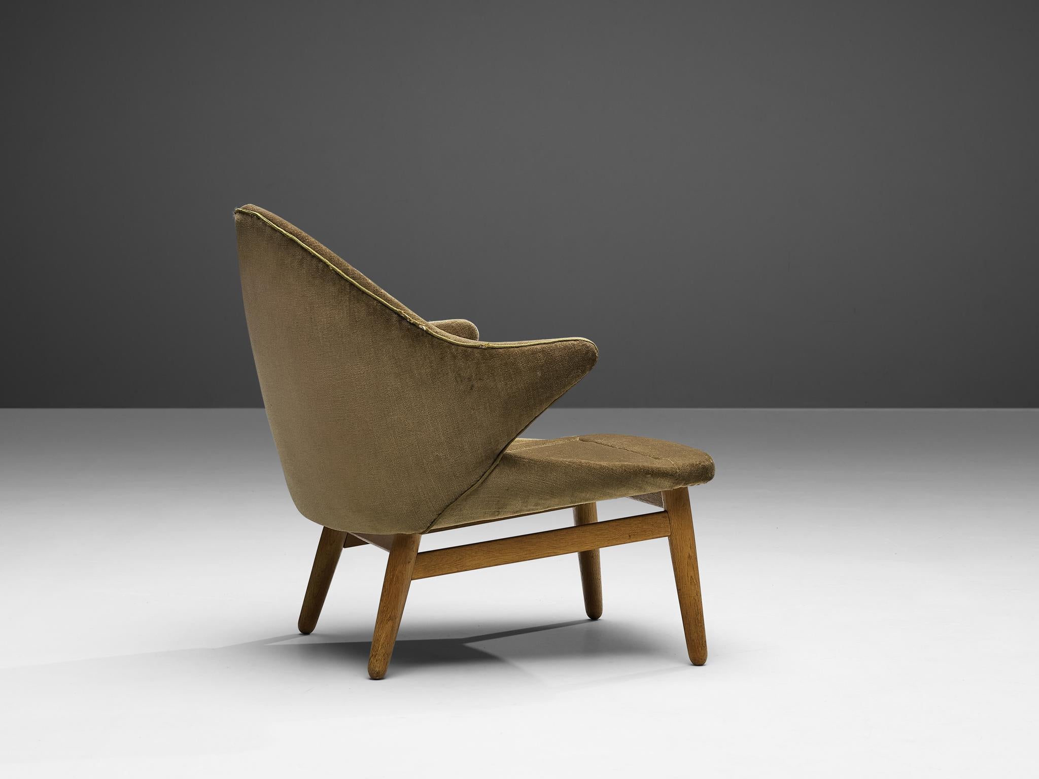 Hans Olson for Jørgen Jørgensen Lounge Chair in Oak and Khaki Upholstery  In Good Condition For Sale In Waalwijk, NL