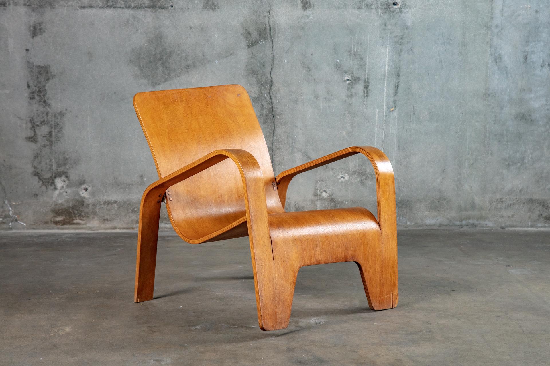 Hans Pieck Geformter Sessel im Zustand „Starke Gebrauchsspuren“ im Angebot in Los Angeles, CA