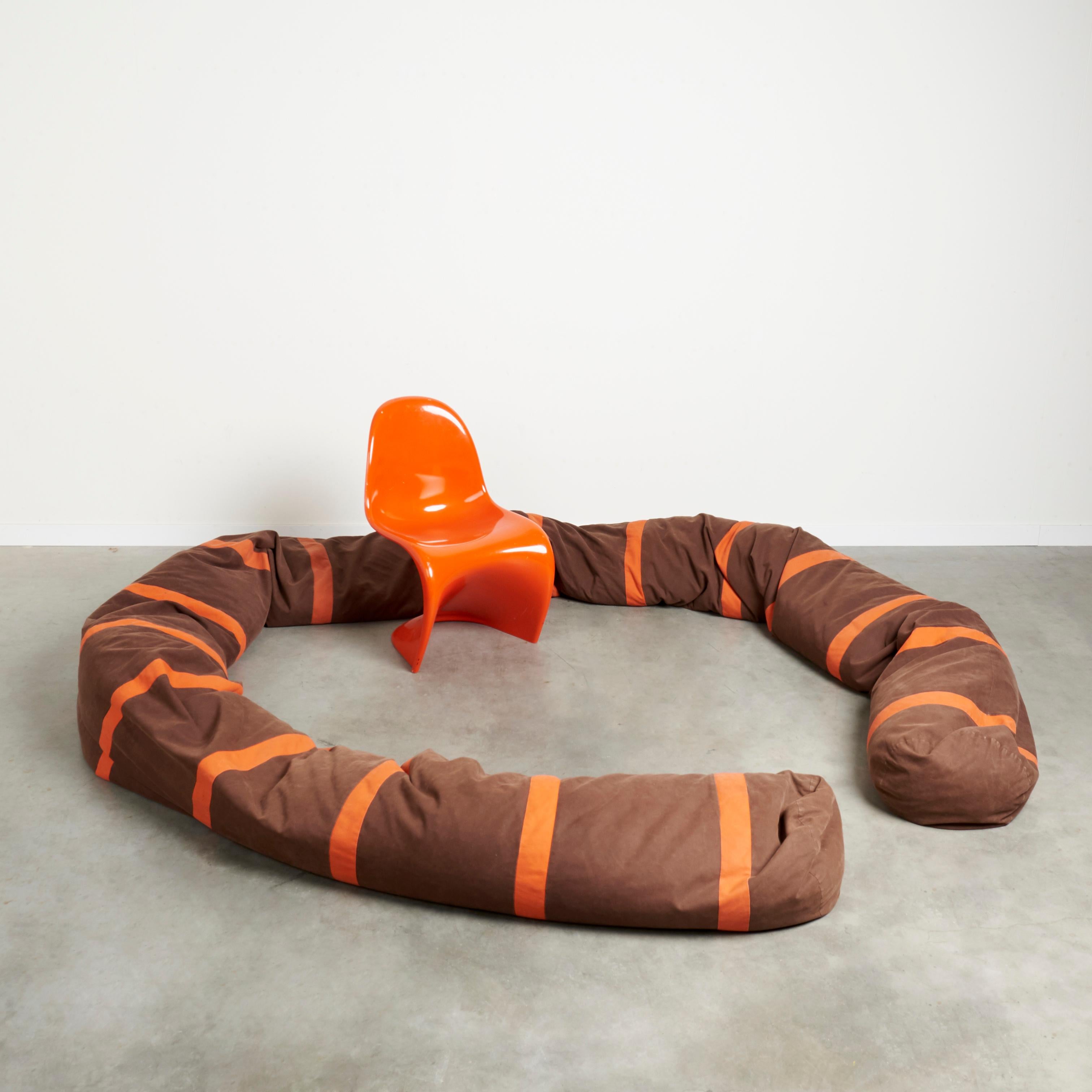 Eight meter of vintage snake sofa by Dutch artist Hans Roebers, 1960s.
Snake can be positioned as daybed, sofa, lounge chair, you name it!
Linen upholstered. 
Snake is in very good condition with signs of use like small stains.