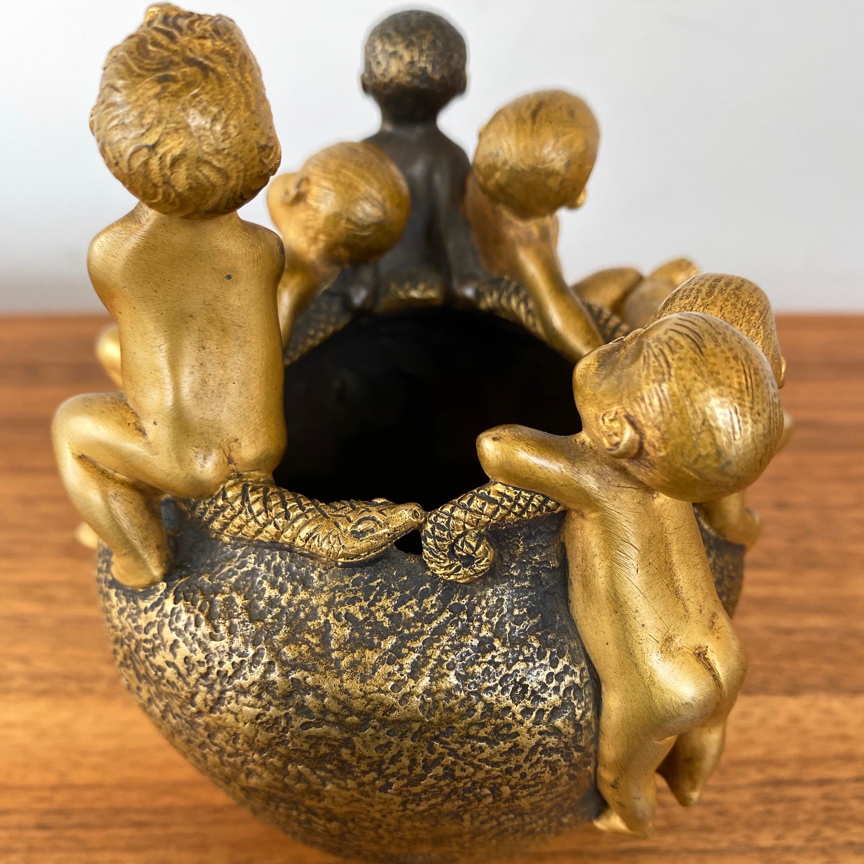 Vase figuratif en bronze doré en forme de putti Art Nouveau de Hans Stoltenberg-Lerche, 1900 5