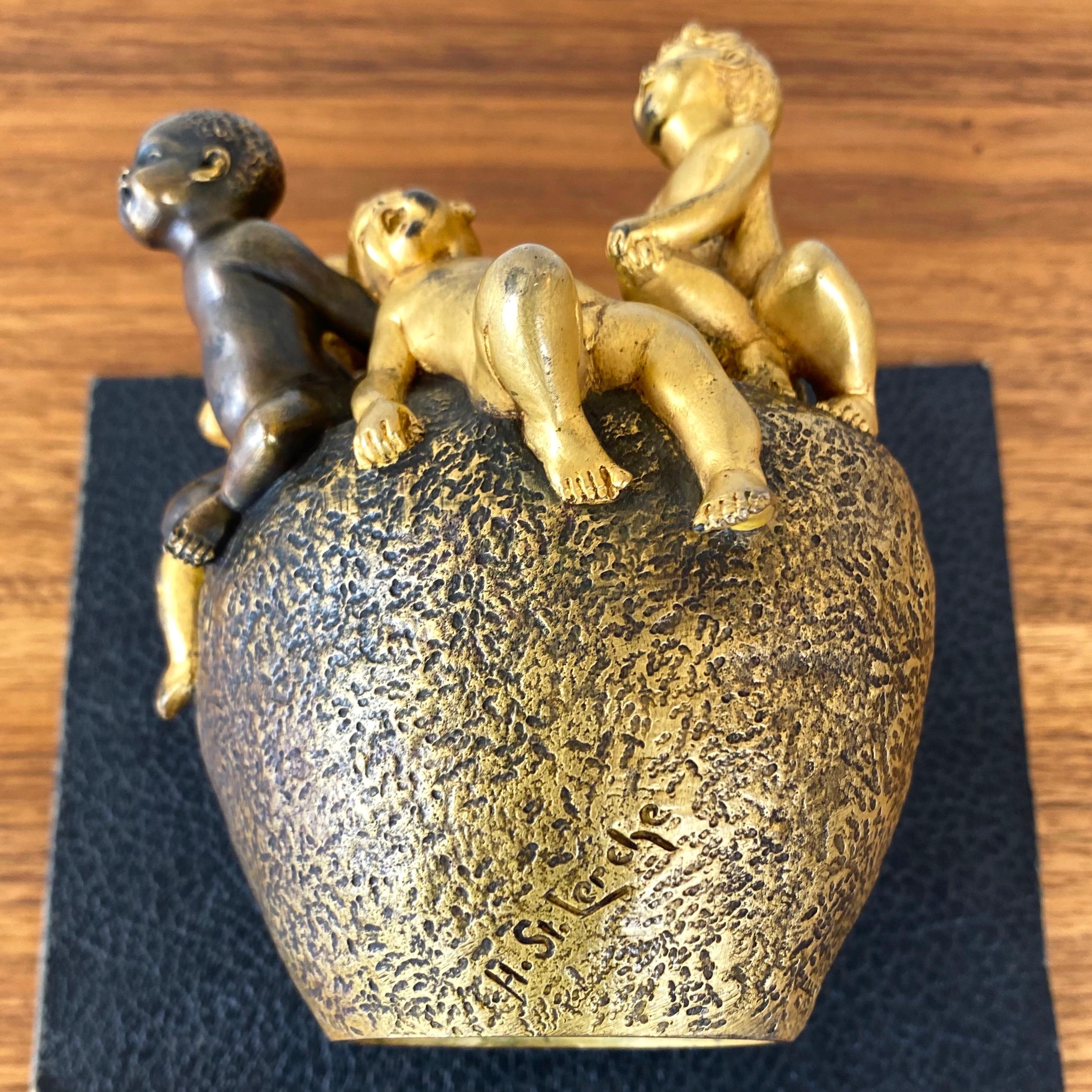 Vase figuratif en bronze doré en forme de putti Art Nouveau de Hans Stoltenberg-Lerche, 1900 7