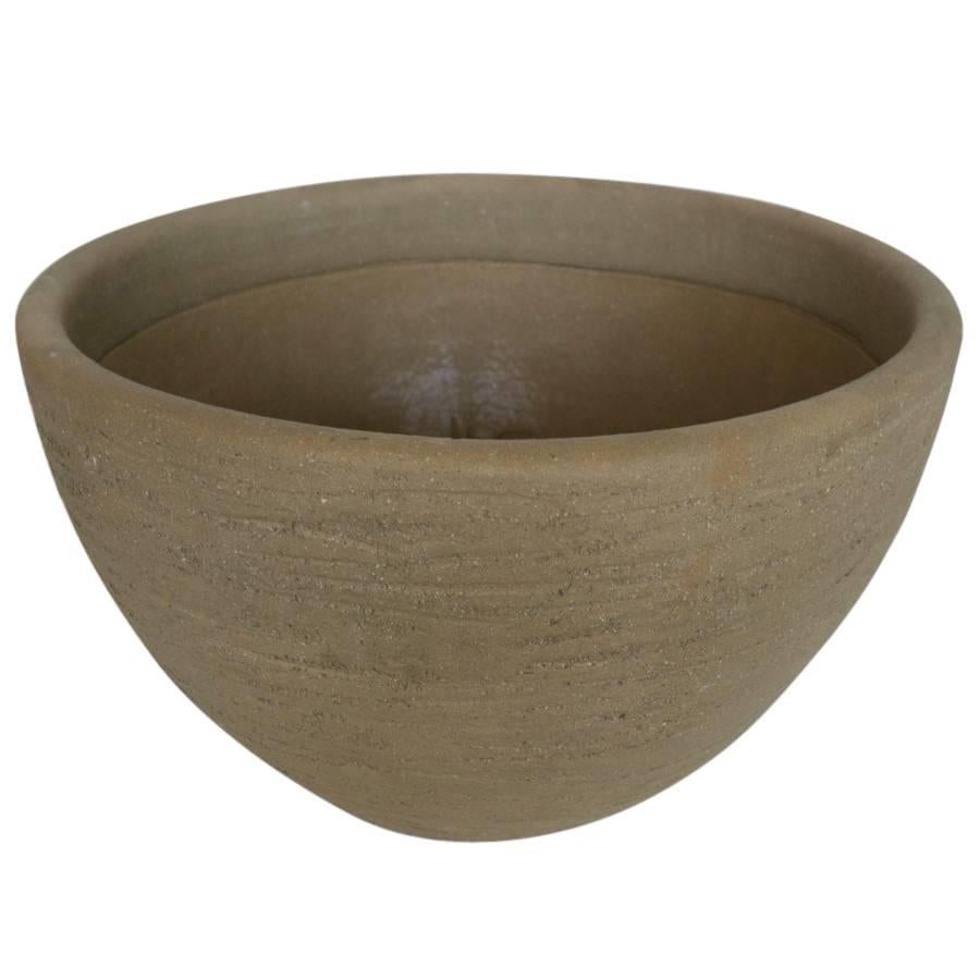 Hans Sumpf Biscuit Scrape Pot in Natural Taupe Color In Good Condition For Sale In Culver City, CA