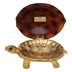 Plat couvert en forme de tortue de la collection Signature de Hans Turnwald