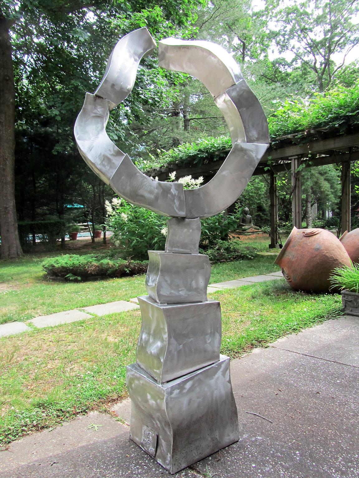 Hans Van de Bovenkamp Abstract Sculpture – „Ethereal Oracle“ Abstrakte Metallskulptur, großformatig, Außenbereich, Silber