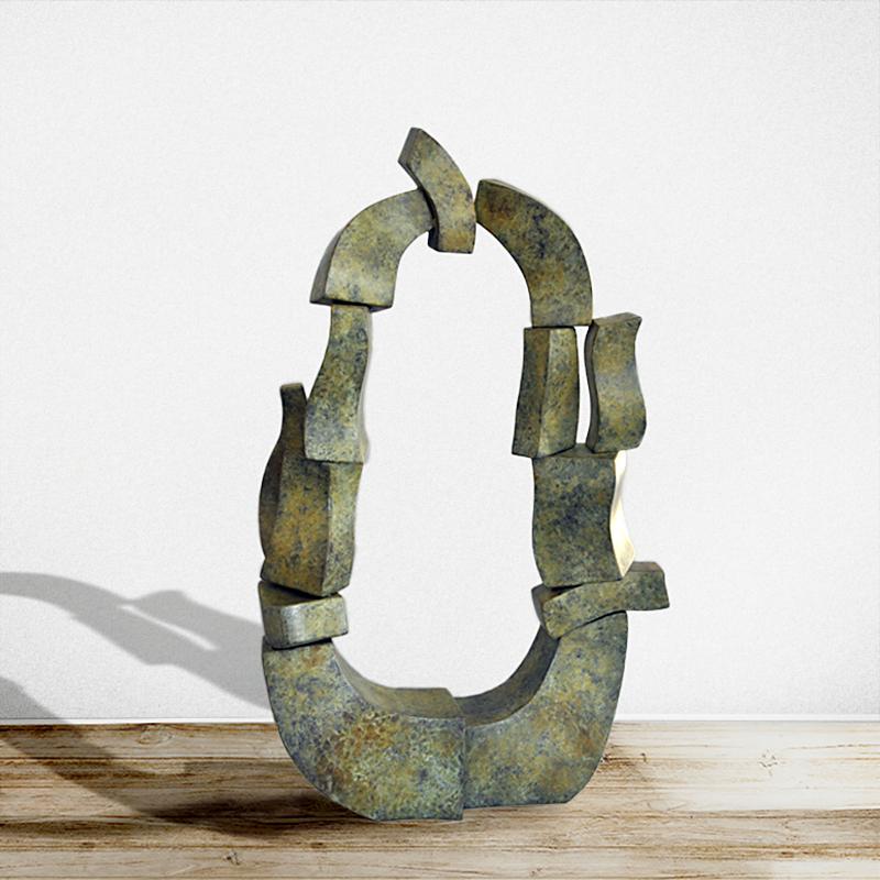 Hans Van de Bovenkamp Abstract Sculpture – ""Perlen Portal"" Abstrakte, bronzefarbene Metallskulptur, großformatig, im Freien