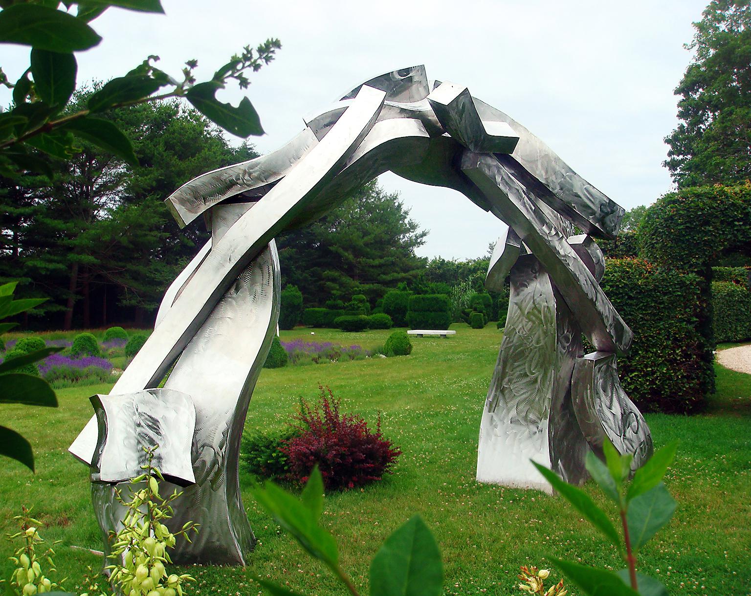 „Sagg Portal #9“ Abstrakte Stahl-Metall-Skulptur, großformatig, Außenbereich (Schwarz), Abstract Sculpture, von Hans Van de Bovenkamp