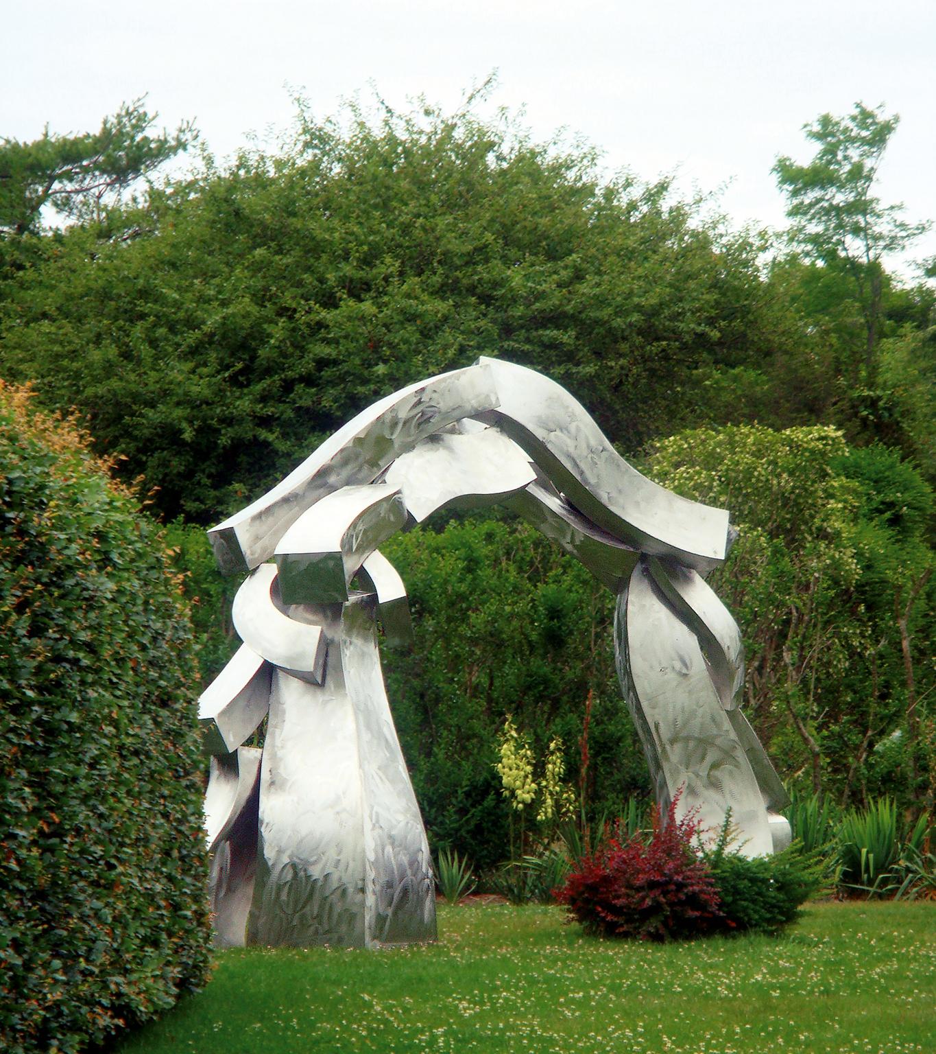 Hans Van de Bovenkamp Abstract Sculpture – „Sagg Portal #9“ Abstrakte Stahl-Metall-Skulptur, großformatig, Außenbereich
