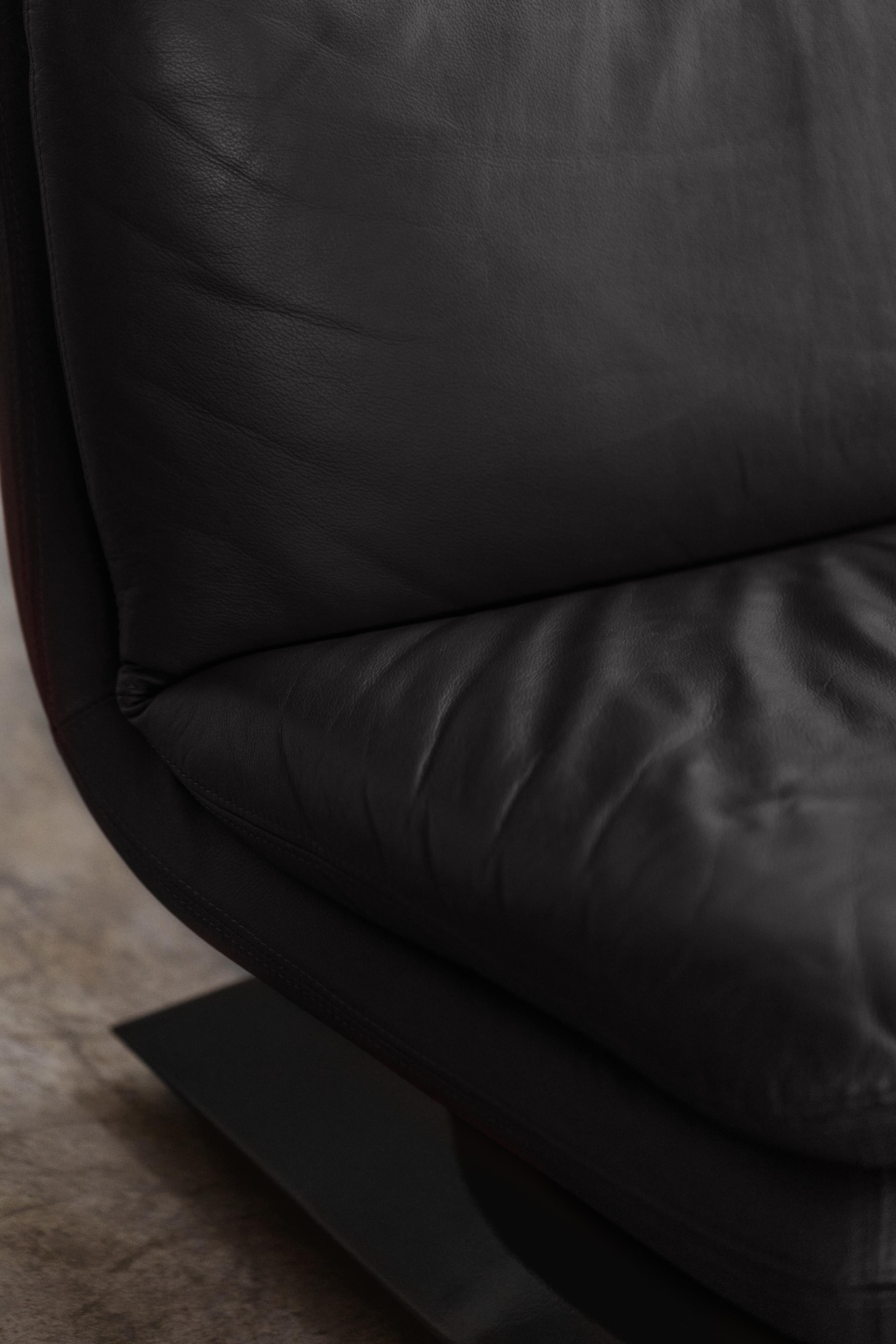 Fin du 20e siècle Fauteuil Hans Von Klier pour Giuseppe Rossi di Albizzate, cuir noir, 1970 en vente