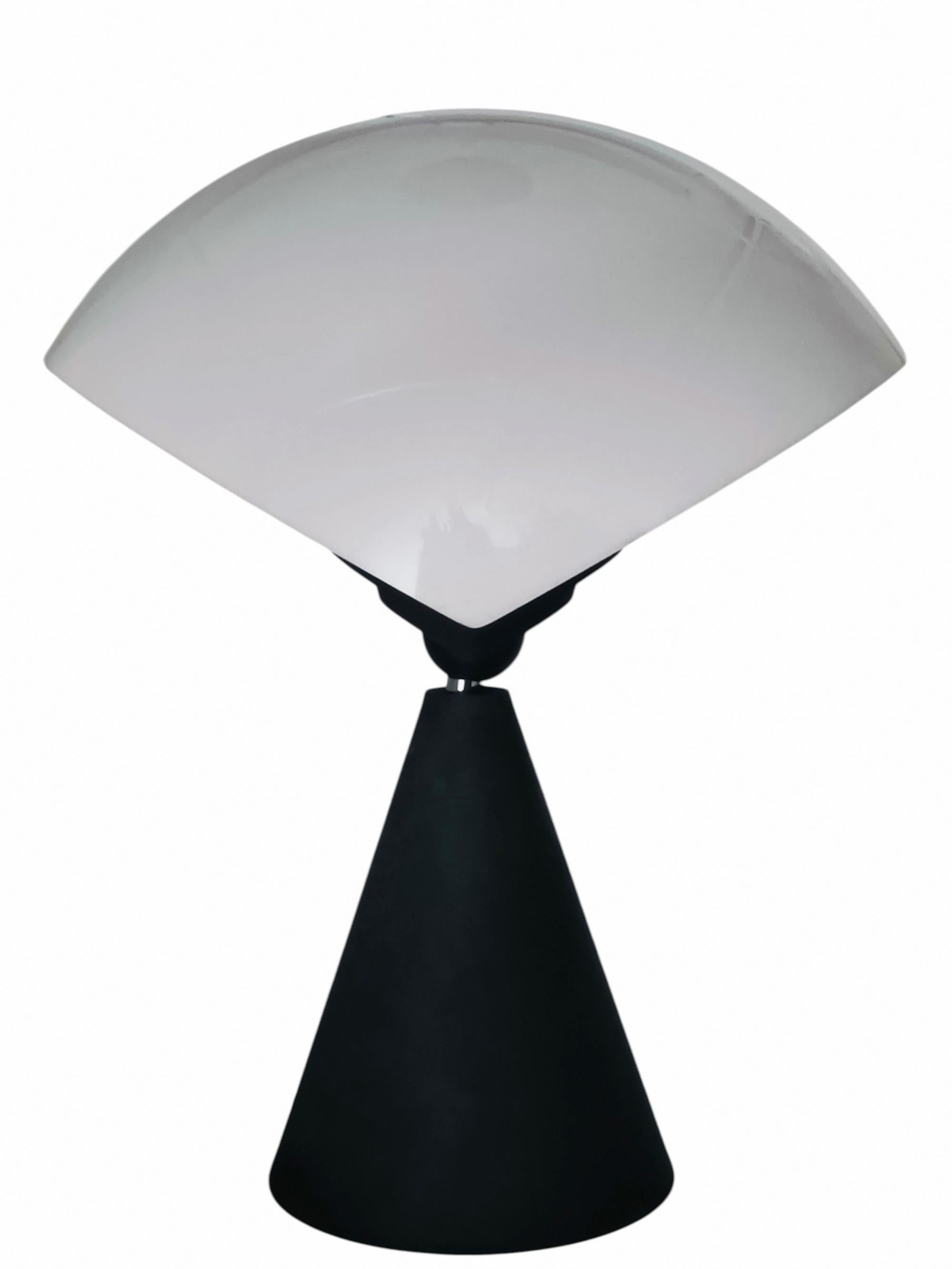Hans Von Klier para Bilumen Lámpara de mesa 'Slice', Italia 1987 Moderno de mediados de siglo en venta