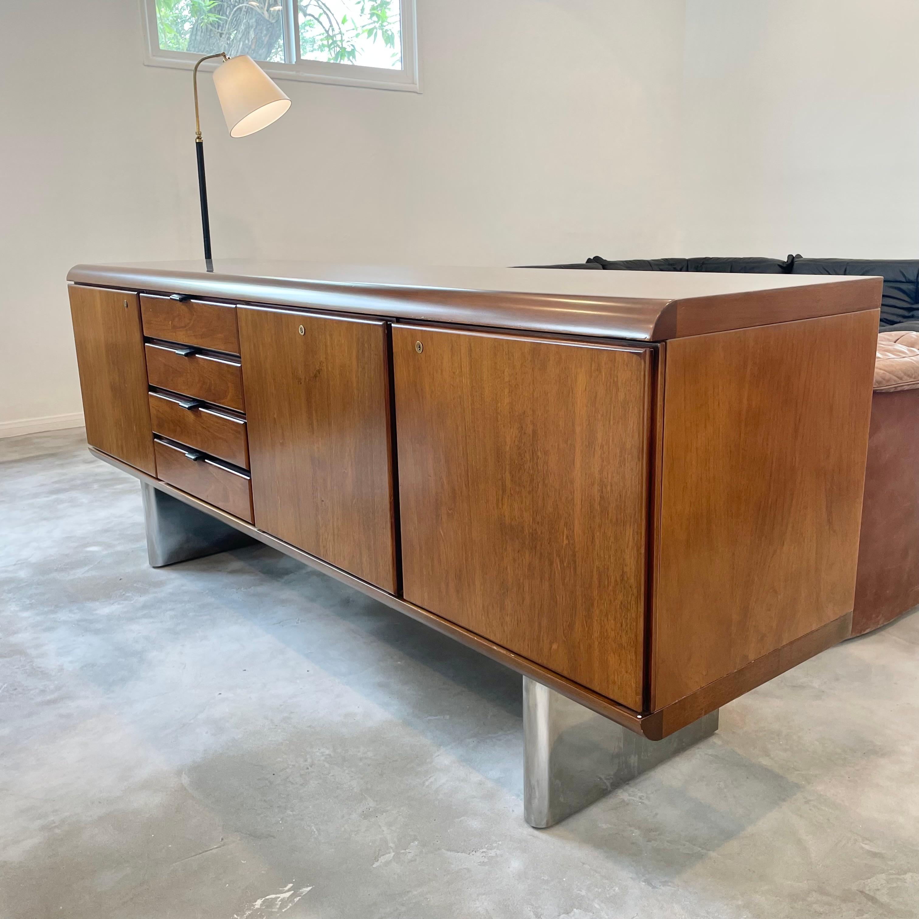 Hans Von Klier Walnut and Chrome Credenza for Skipper In Good Condition For Sale In Los Angeles, CA