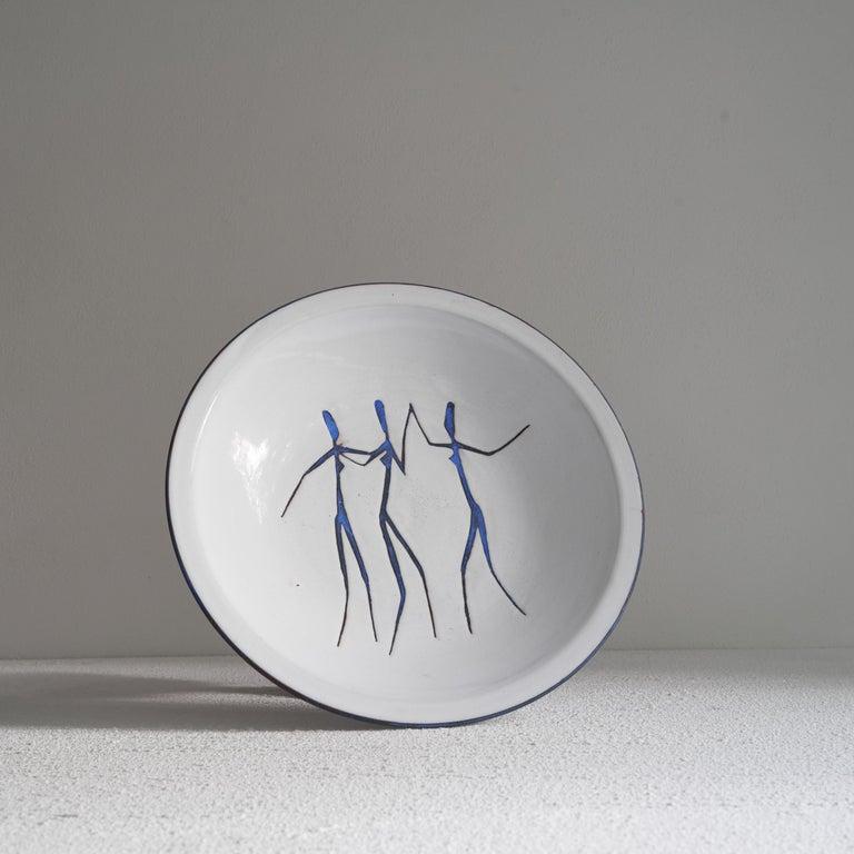Hans Wagner (1916-1991) large mid century decorative studio pottery bowl, 1950s, The Netherlands.    Fantastic and quintessential mid-century studio pottery bowl or dish by Dutch artist Hans Wagner. Very elegant and stylish, this bowl or plate is a