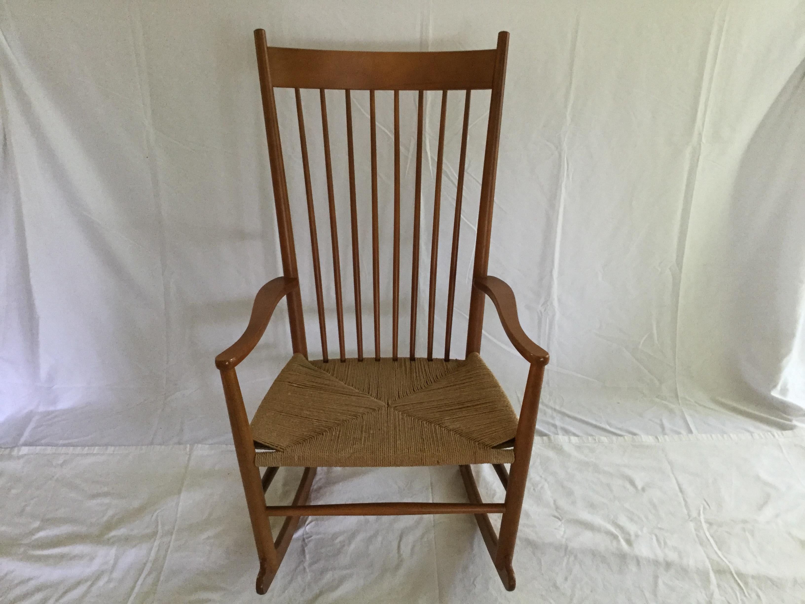 Mid-Century Modern Hans Wagner Rocking Chair J16 with Rush Seat For Sale