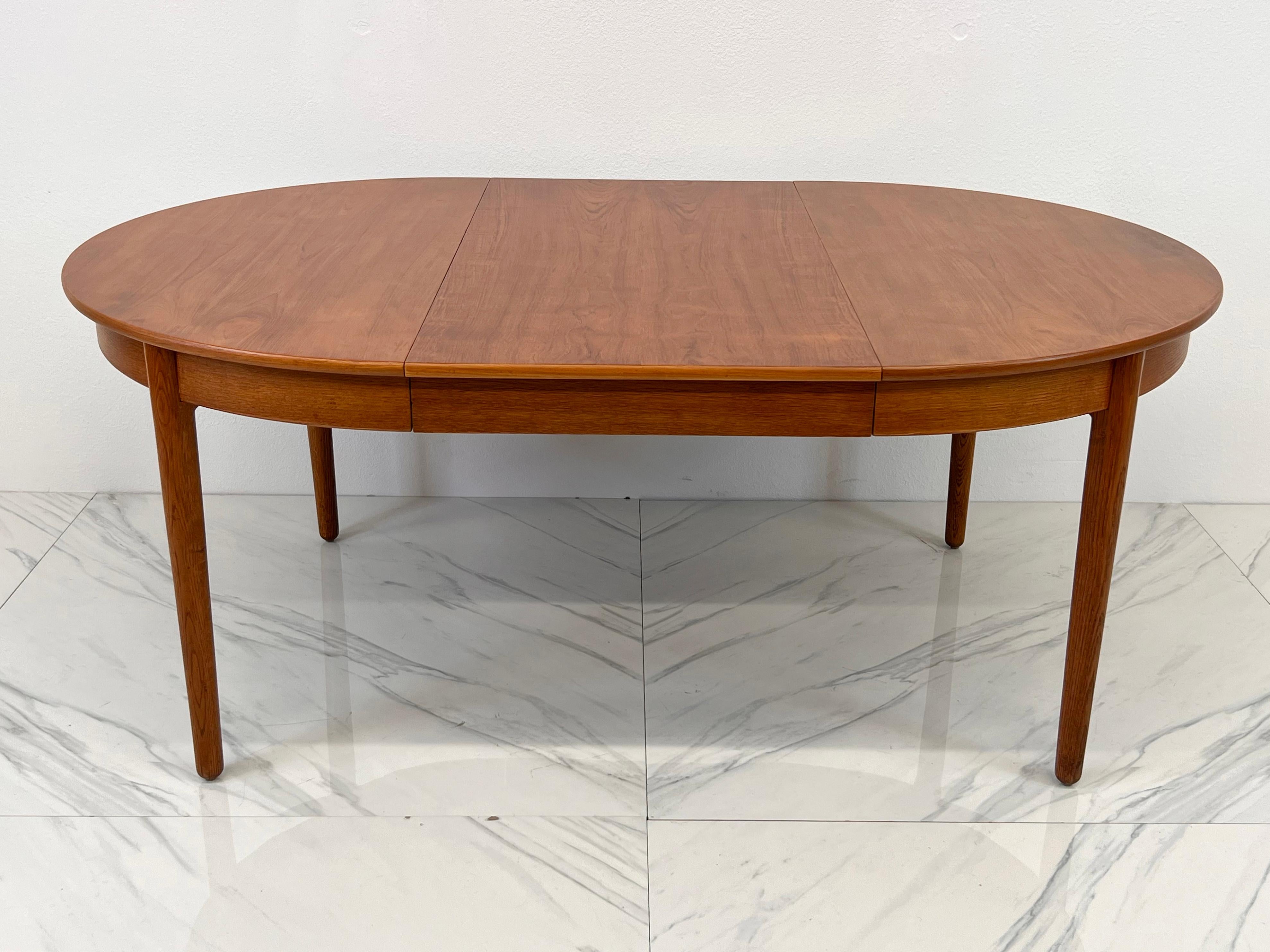 Table de salle à manger monumentale en teck Hans Wegener pour Andreas Tuck en vente 3