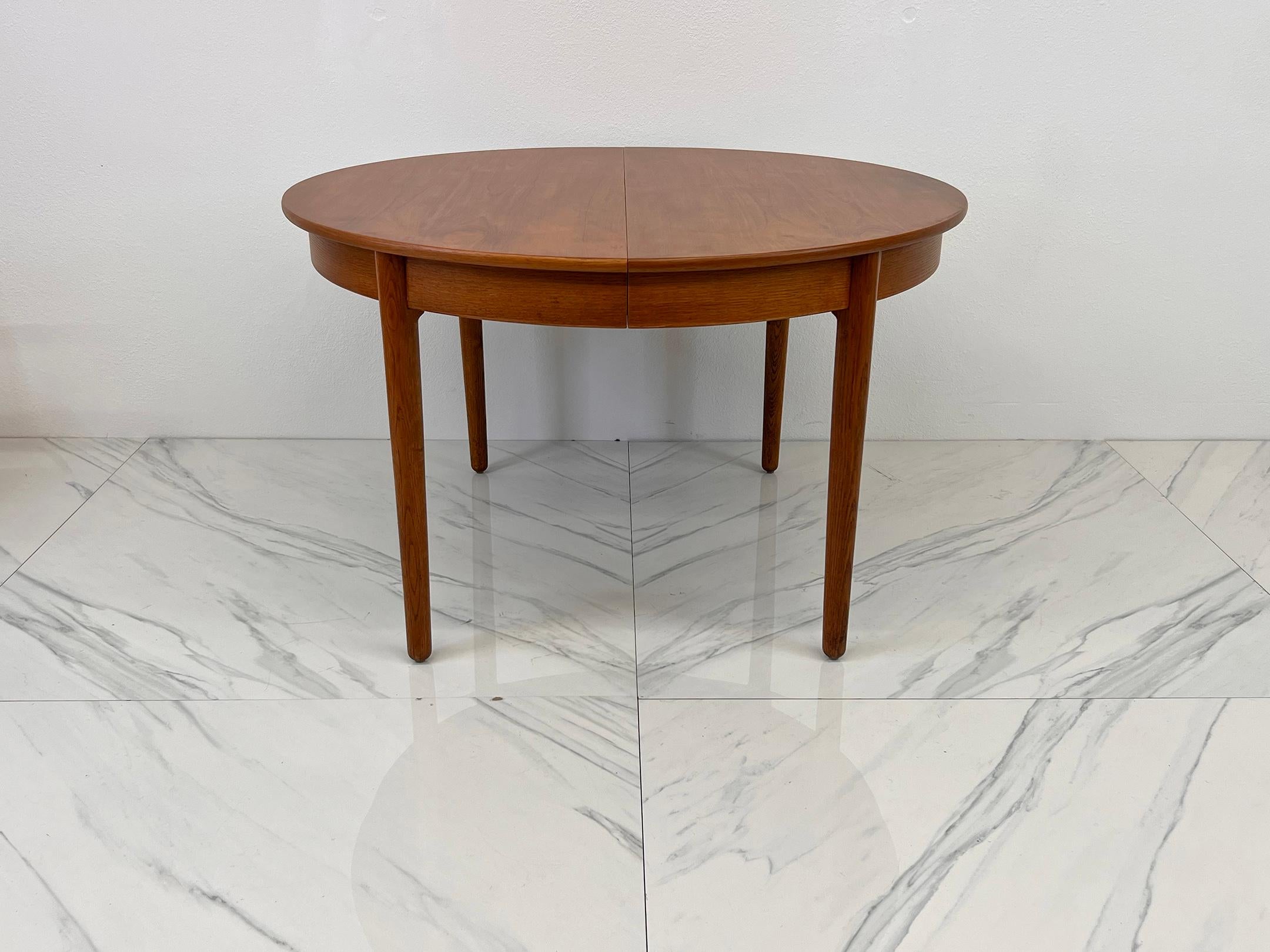 Table de salle à manger monumentale en teck Hans Wegener pour Andreas Tuck en vente 5