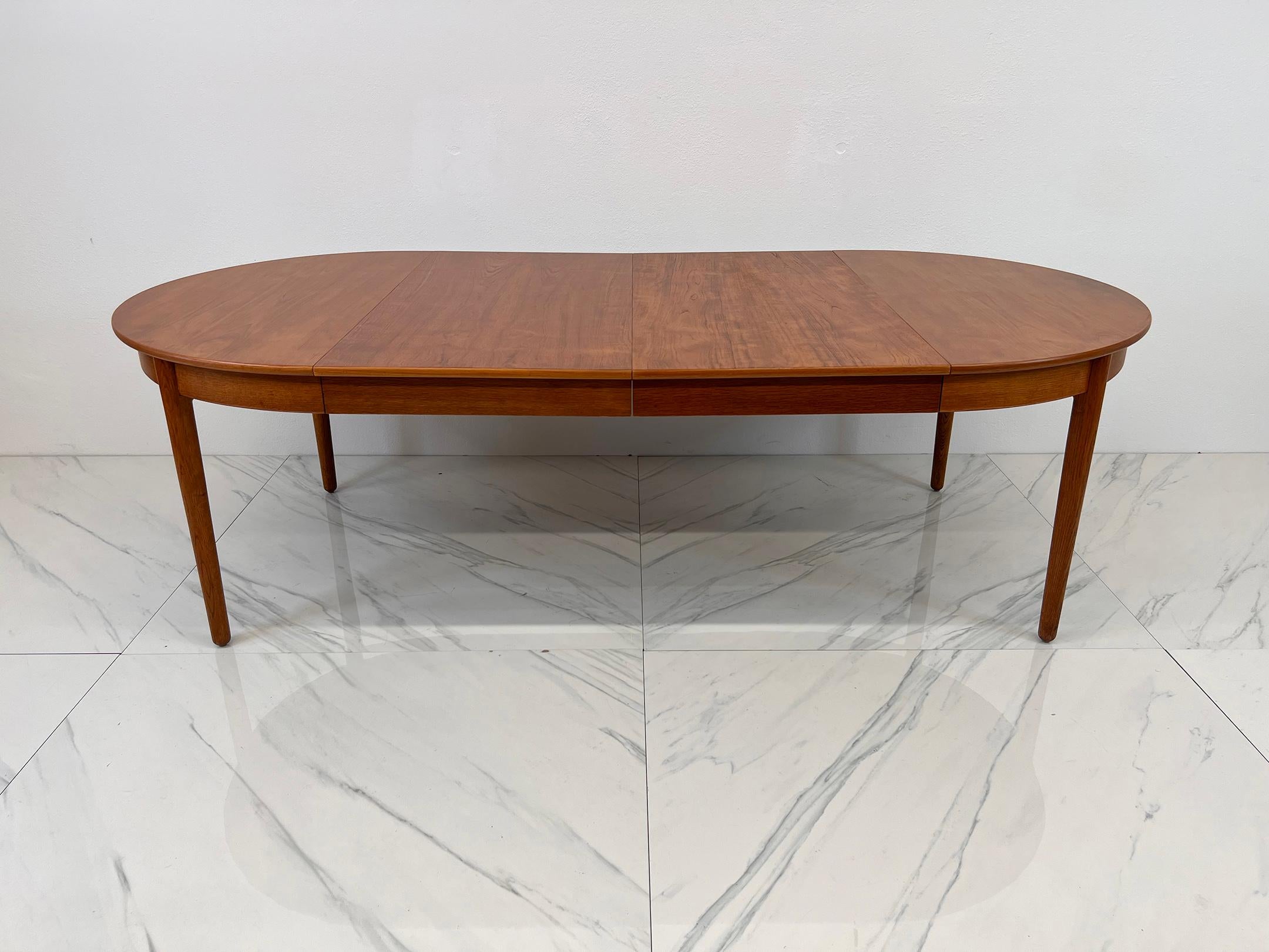 Table de salle à manger monumentale en teck Hans Wegener pour Andreas Tuck en vente 1
