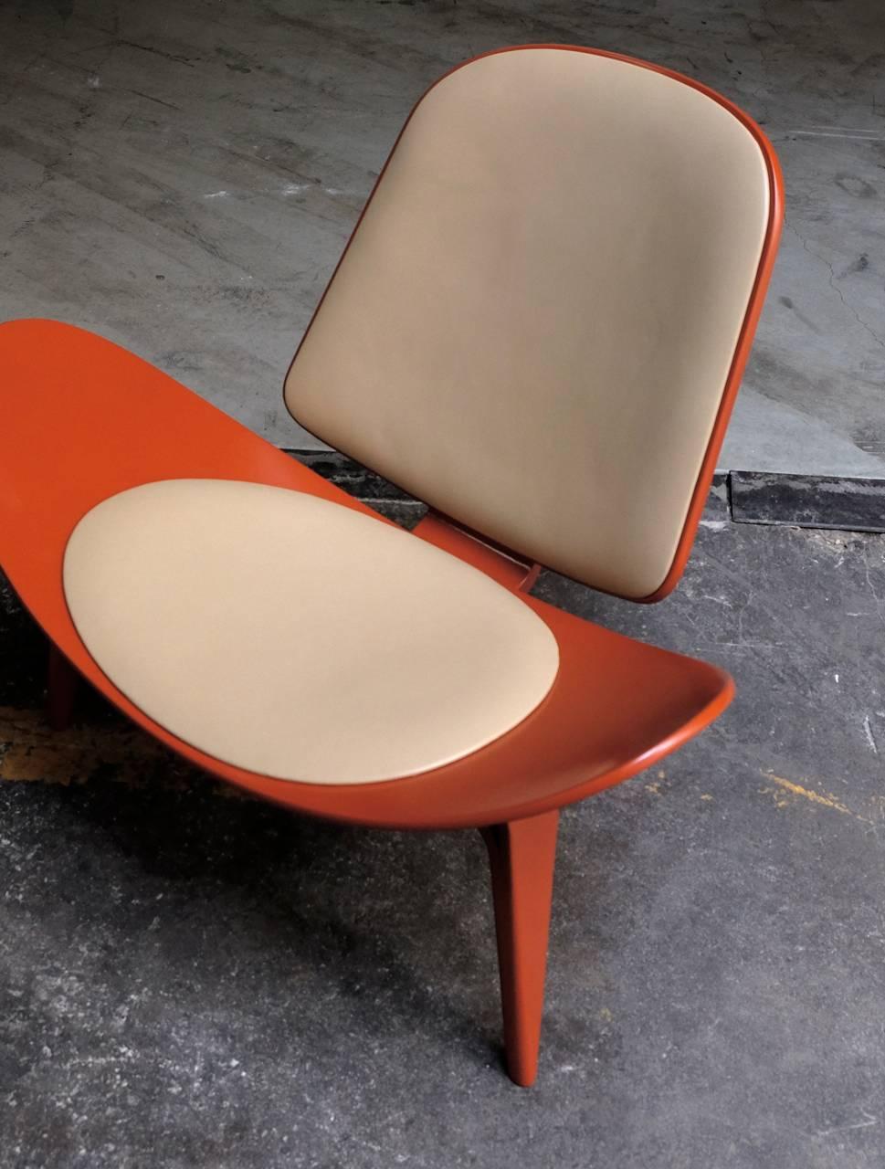 Hans Wegnar Shell Chair for Carl Hansen In Excellent Condition For Sale In Chicago, IL