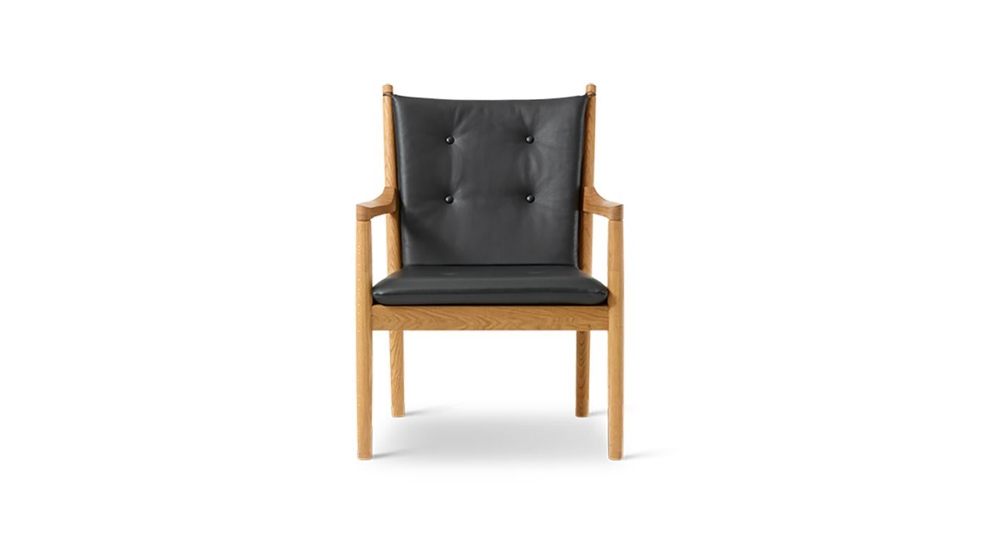 Hans Wegner entwarf den anspruchsvollen Sessel 1788 im Jahr 1963. Das leichte Holzdesign mit austauschbaren Kissen eignet sich sowohl für exklusive öffentliche Räume als auch für Privathäuser.

 