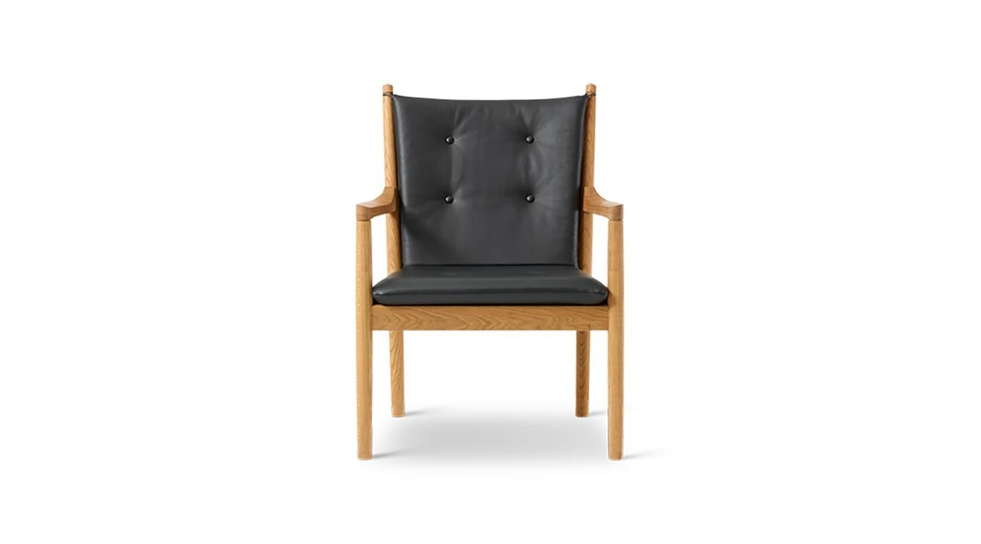 Hans Wegner designed the sophisticated 1788 armchair in 1963. The lightweight wooden design with interchangeable cushions is ideal for both exclusive public spaces and private homes.

 