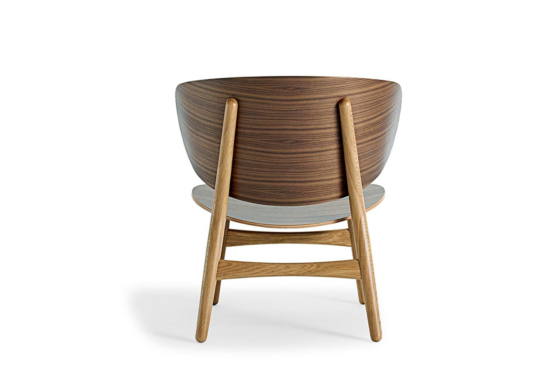 Der 1957 von Hans Wegner für GETAMA entworfene Loungesessel GE 34 zeichnet sich durch klare, moderne Linien aus, die sich perfekt für jedes Zuhause oder Büro eignen. Der Stuhl wird in der GETAMA-Fabrik im dänischen Gedsted von erfahrenen Tischlern