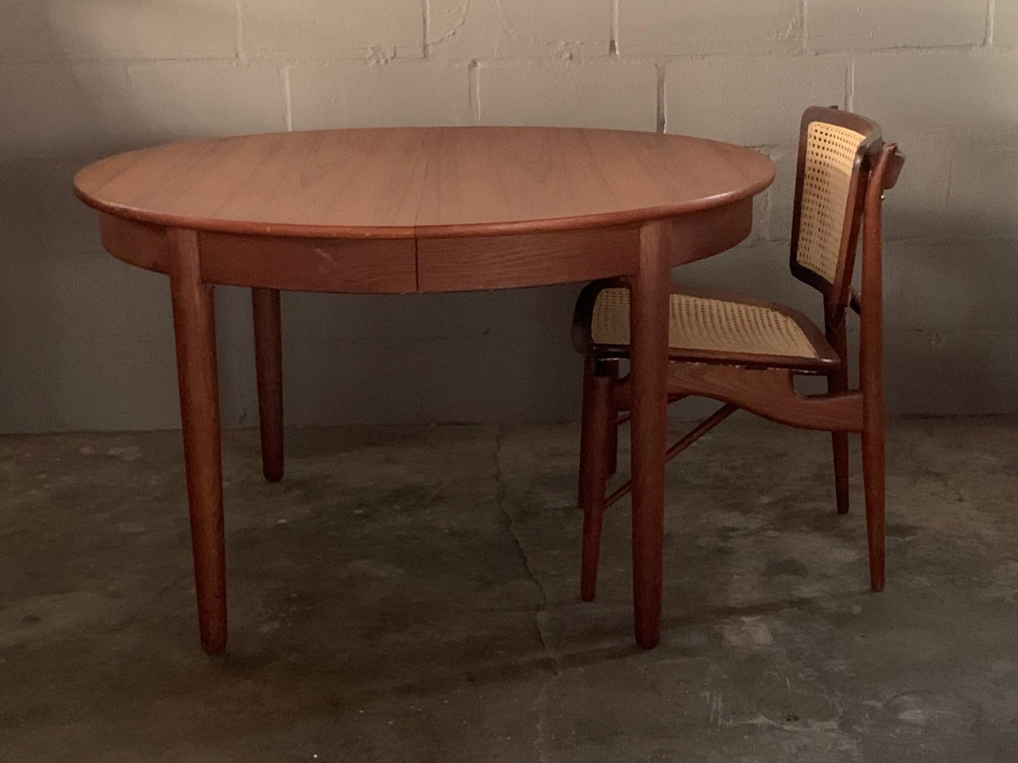 Hans Wegner Andreas Tuck Round Dining Table in Teak 2