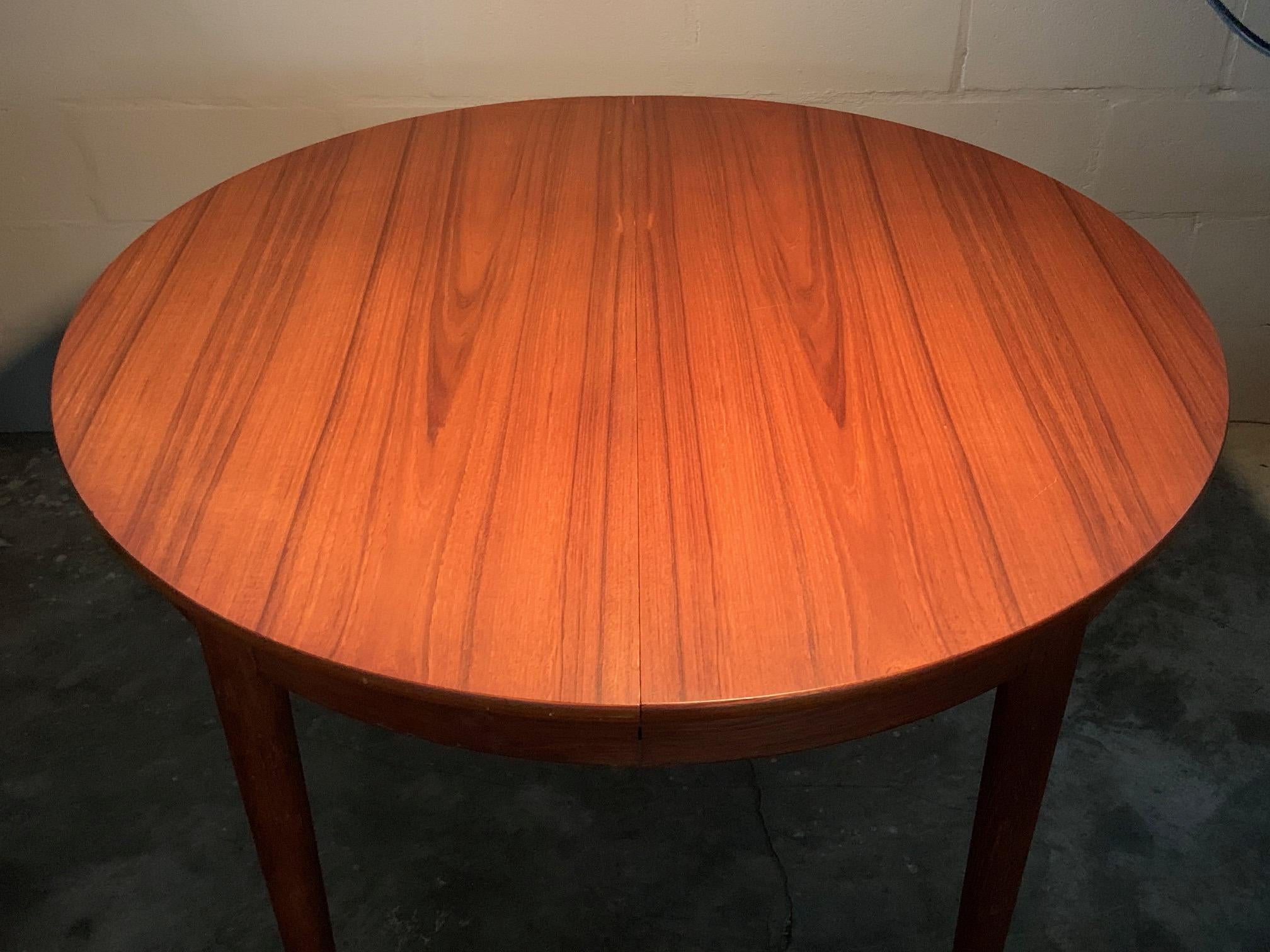 hans wegner round dining table