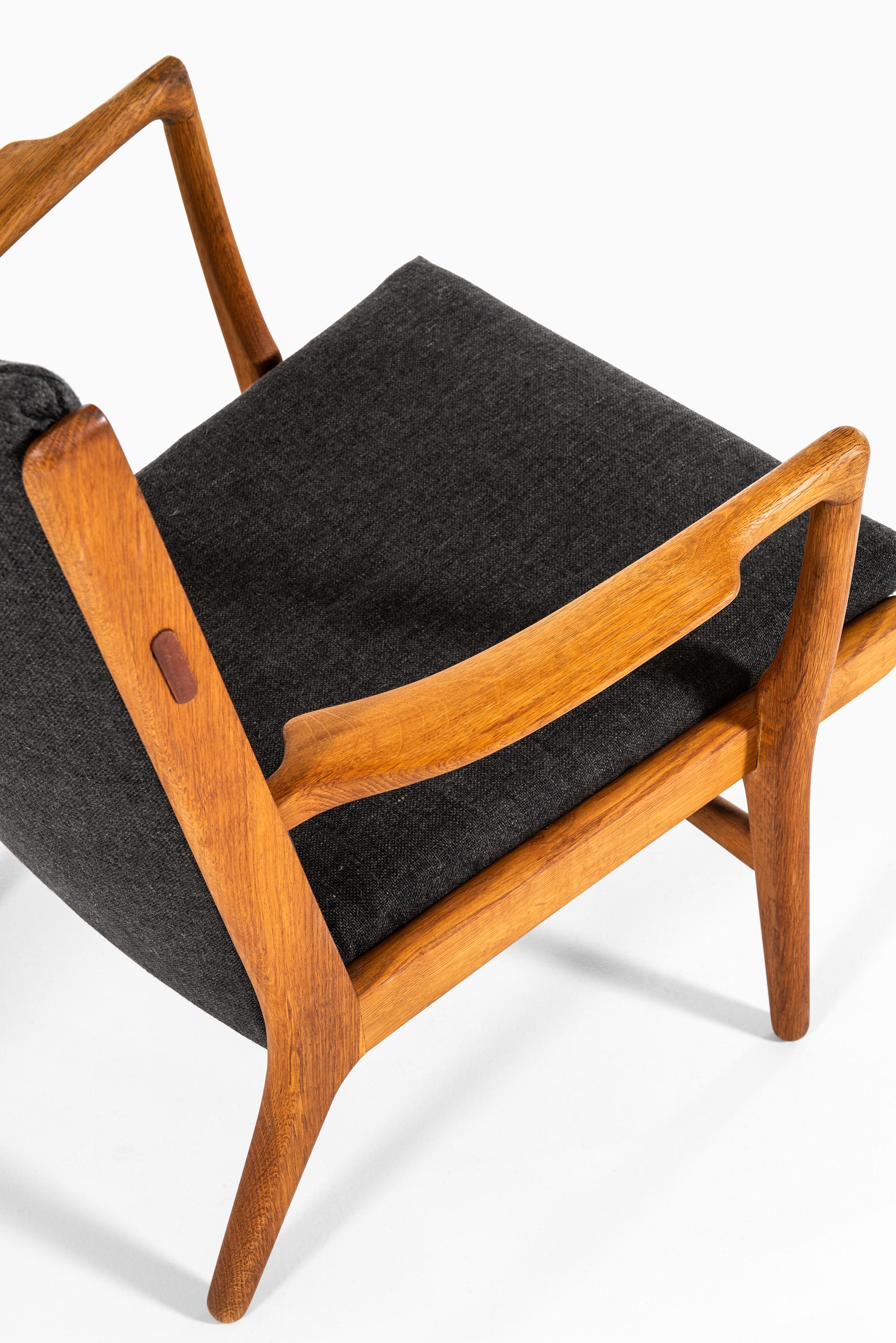 Hans Wegner AP-16 Easy Chairs Hergestellt von AP-Stolen in Dänemark (Stoff) im Angebot