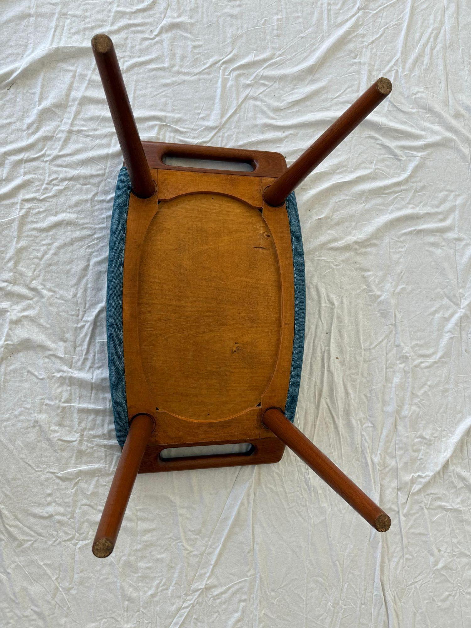 Hans Wegner AP 19 Silla y reposapiés 
